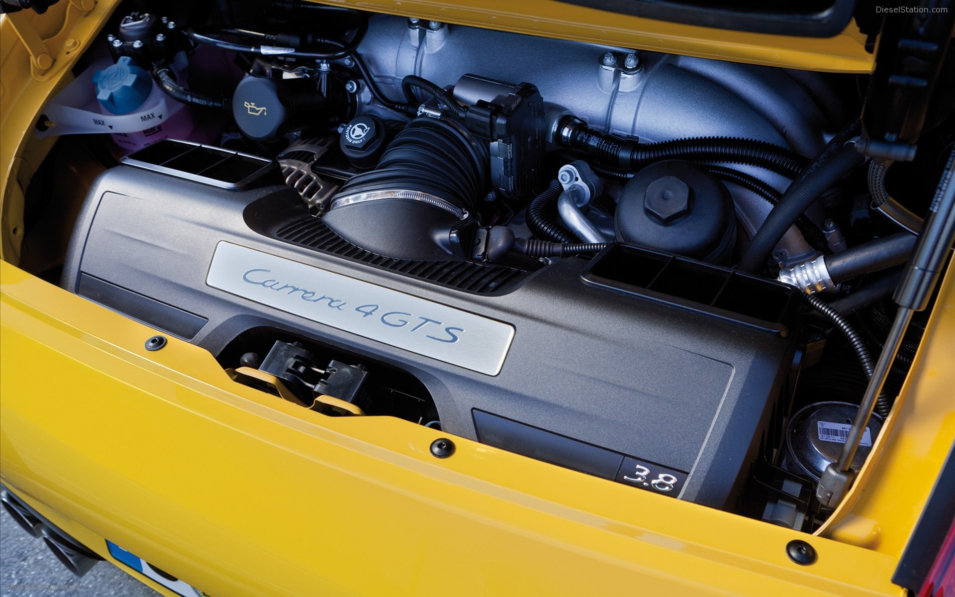 Porsche 911 Carrera 4 GTS 2012