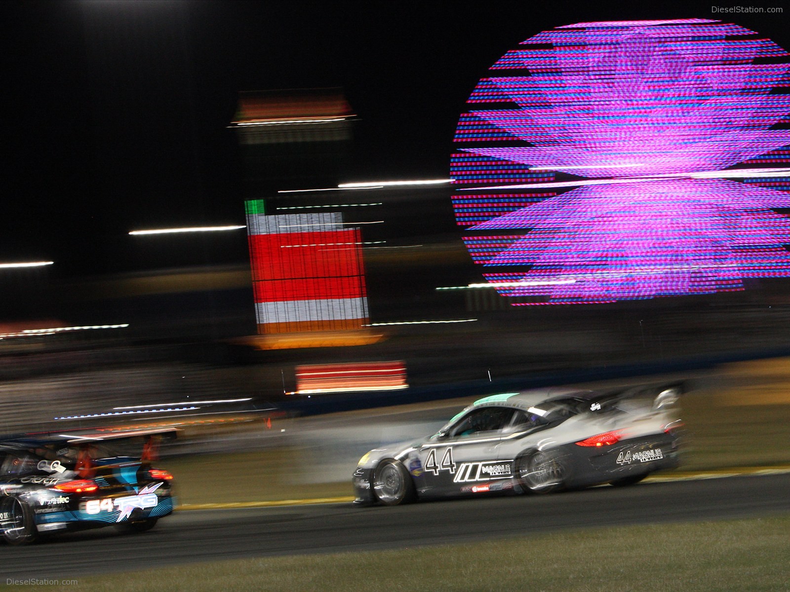 Porsche 911 GT3 Nails the Daytona 24 Hr 2012