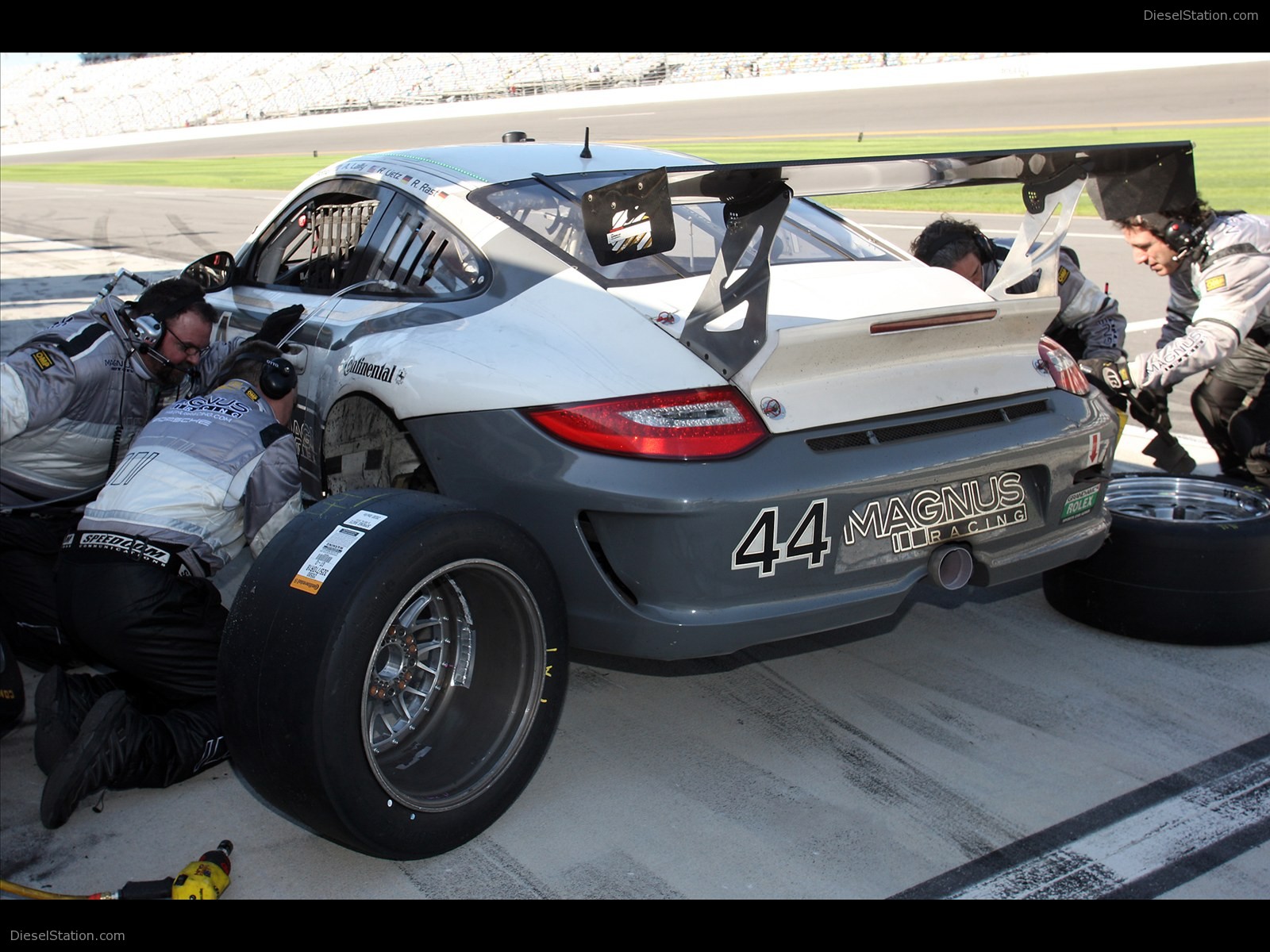 Porsche 911 GT3 Nails the Daytona 24 Hr 2012