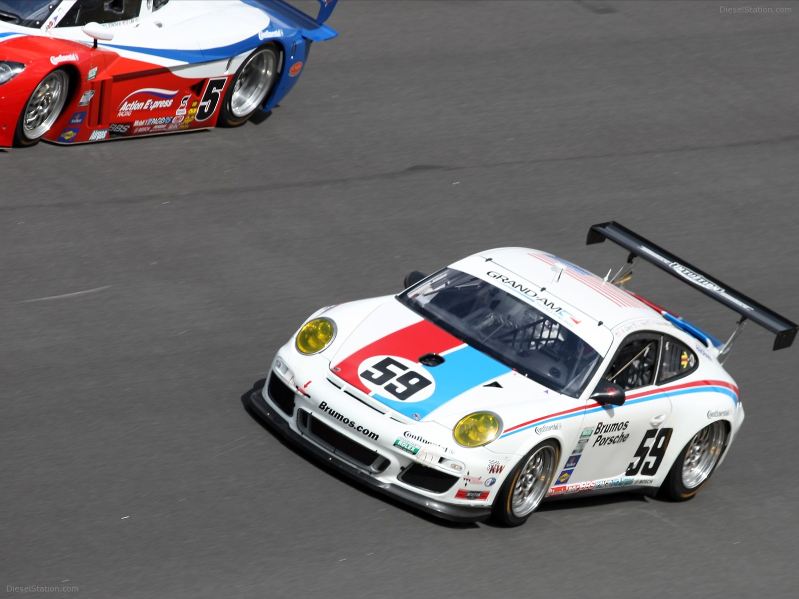 Porsche 911 GT3 Nails the Daytona 24 Hr 2012