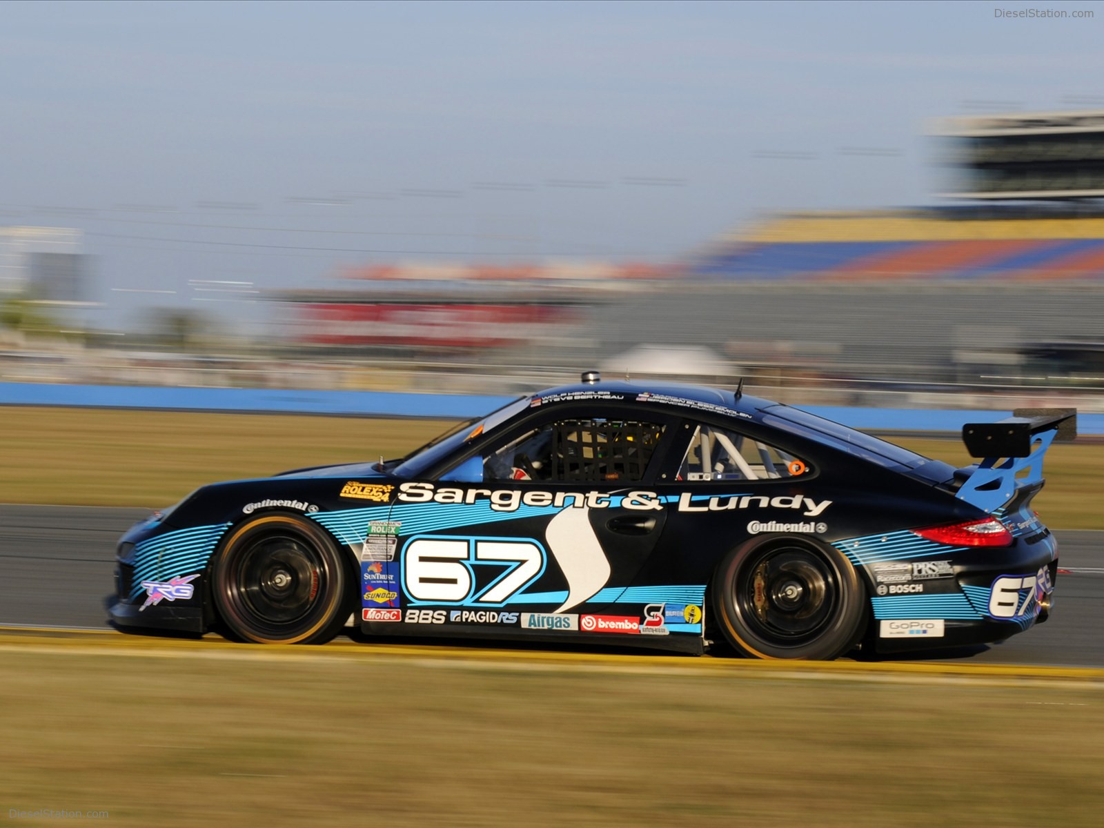 Porsche 911 GT3 Nails the Daytona 24 Hr 2012