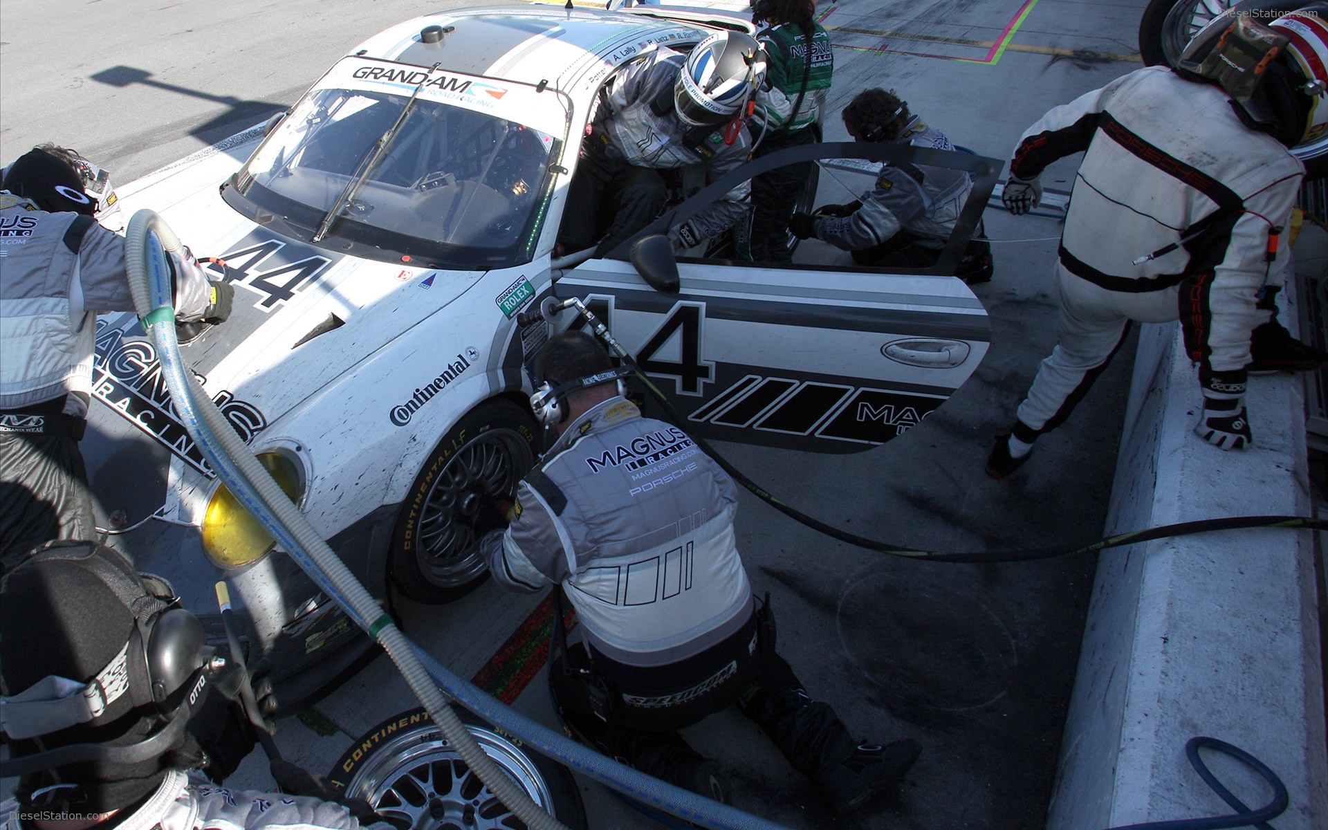 Porsche 911 GT3 Nails the Daytona 24 Hr 2012