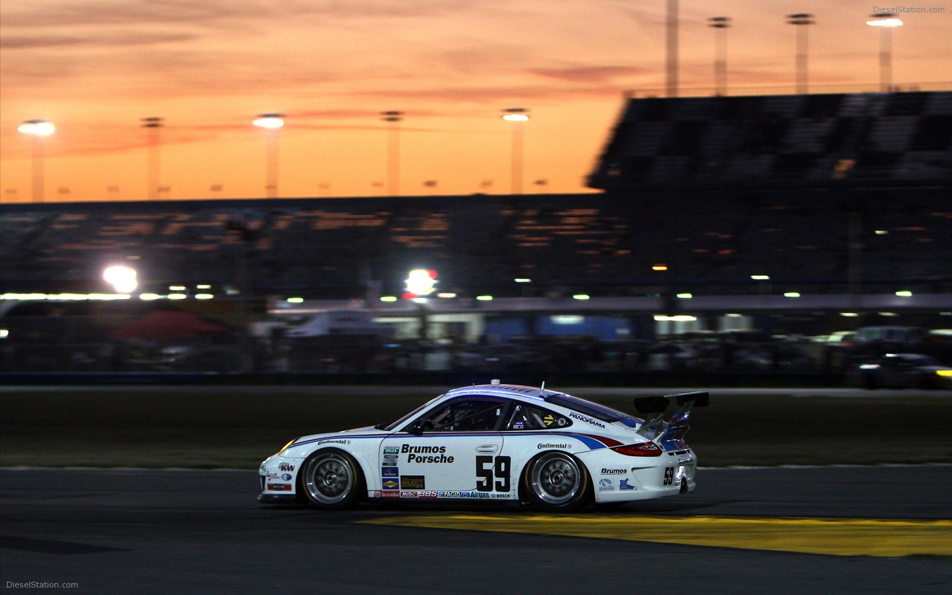 Porsche 911 GT3 Nails the Daytona 24 Hr 2012