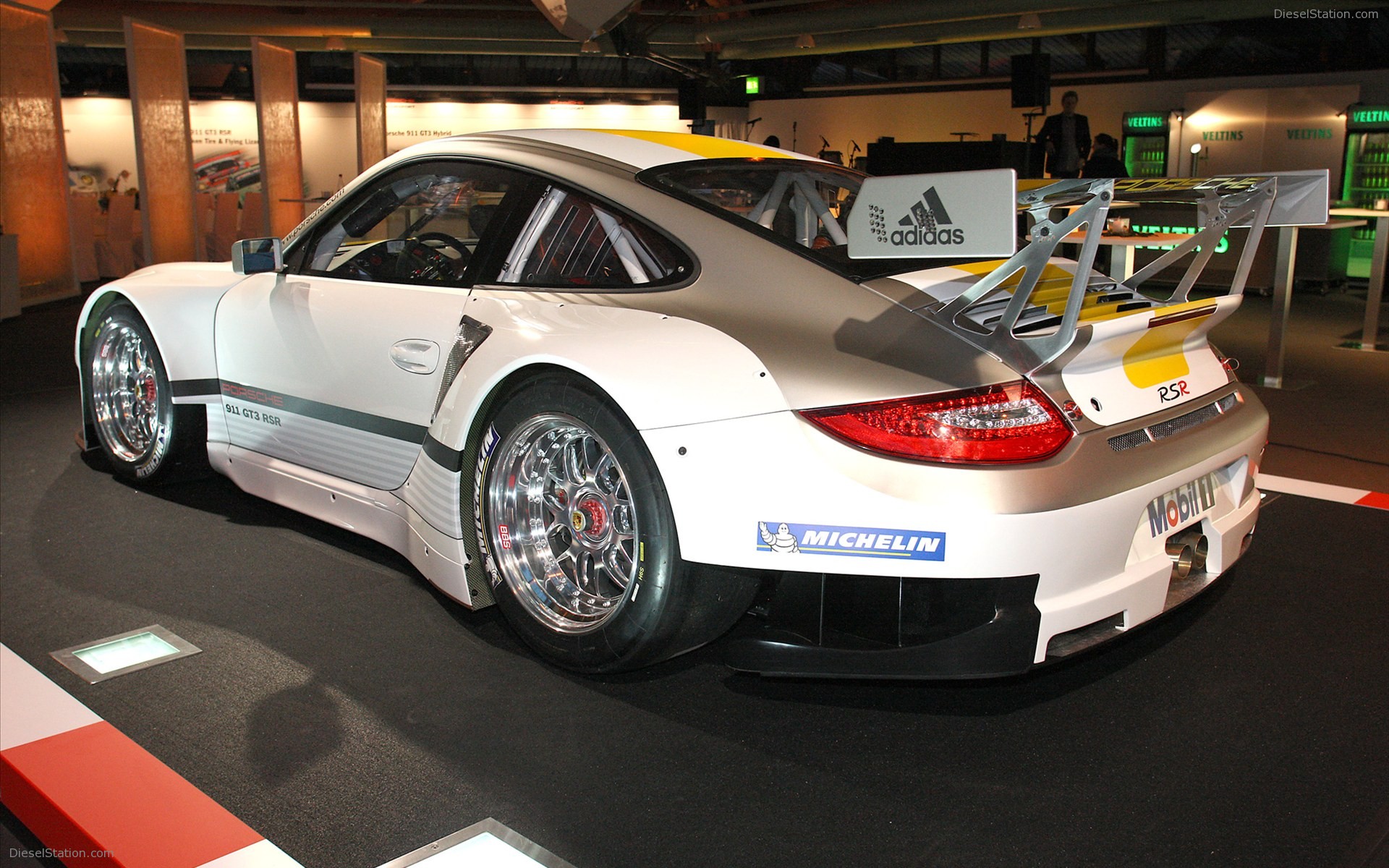 Porsche 911 GT3 Nails the Daytona 24 Hr 2012