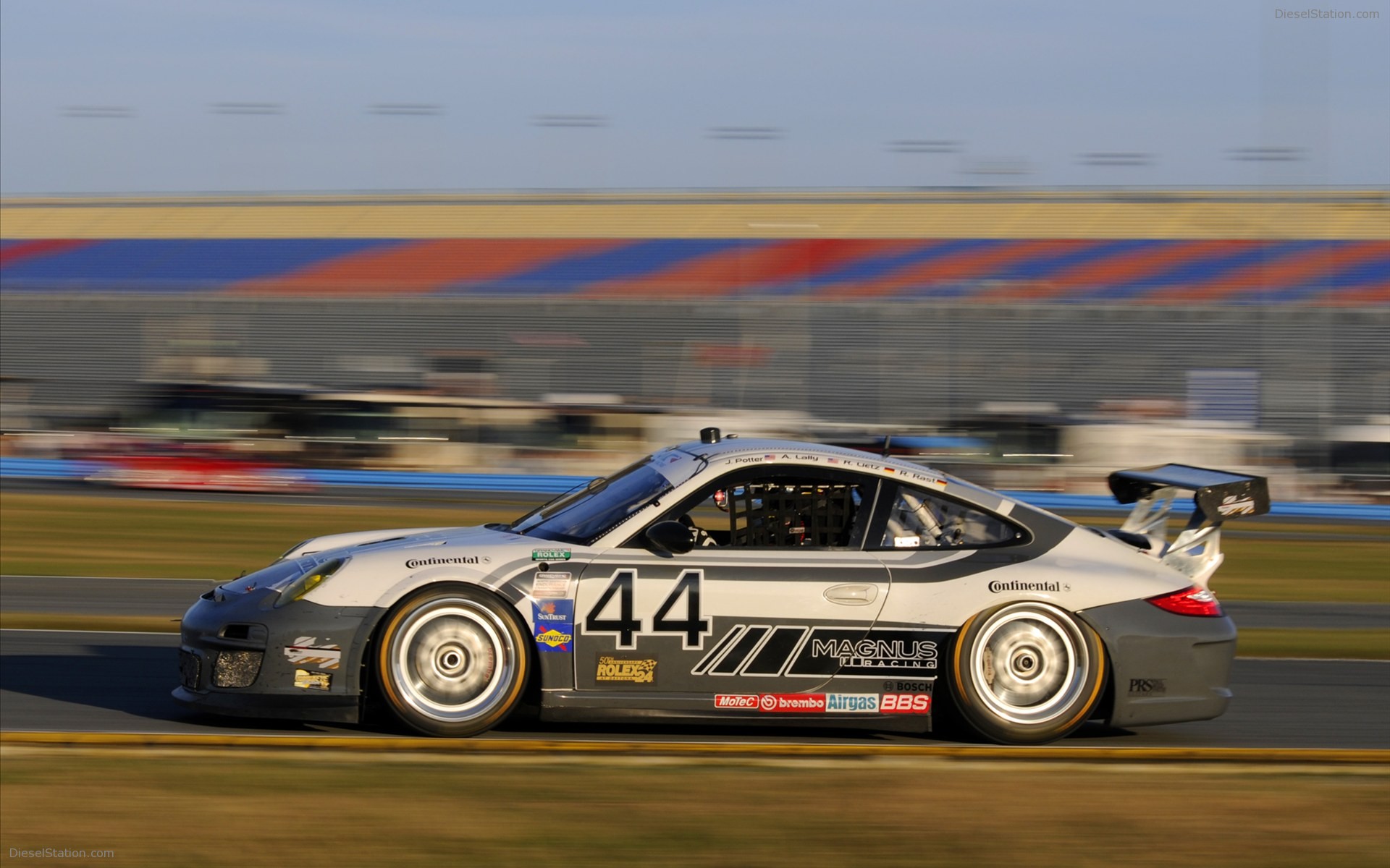 Porsche 911 GT3 Nails the Daytona 24 Hr 2012