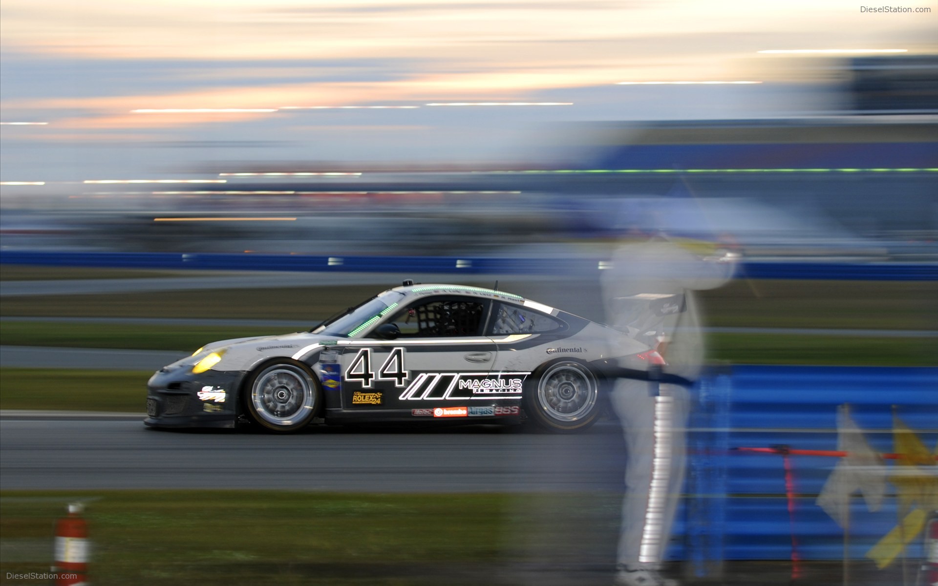 Porsche 911 GT3 Nails the Daytona 24 Hr 2012