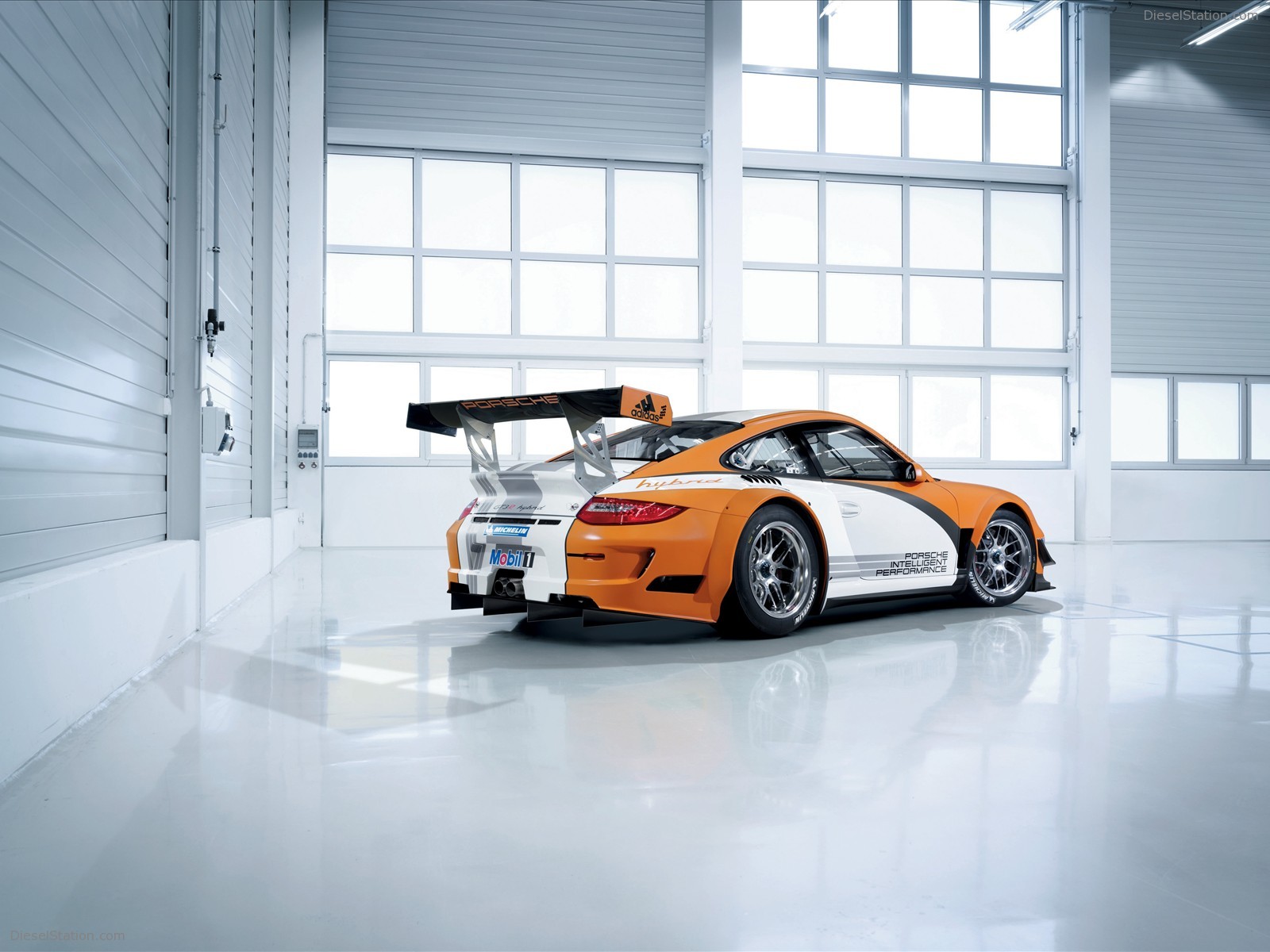 Porsche 911 GT3 R Hybrid 2011