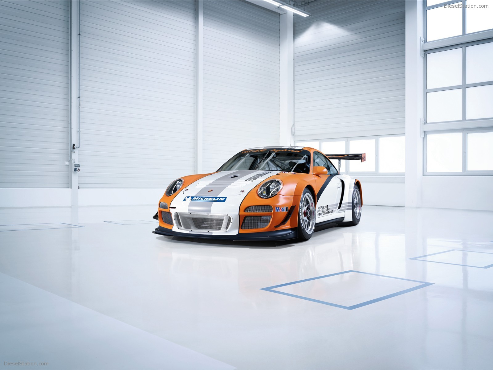 Porsche 911 GT3 R Hybrid 2011