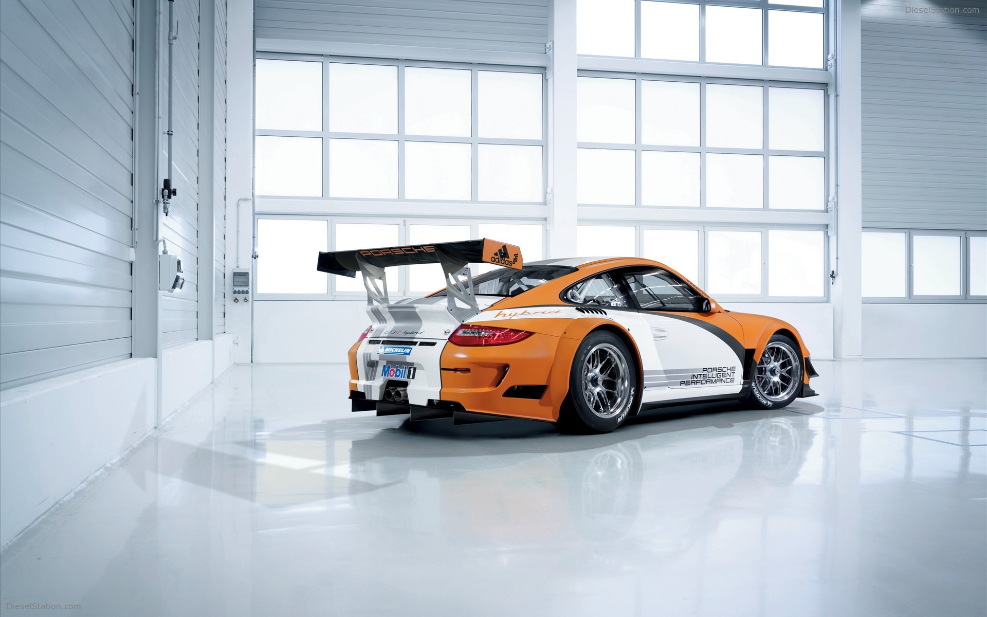 Porsche 911 GT3 R Hybrid 2011