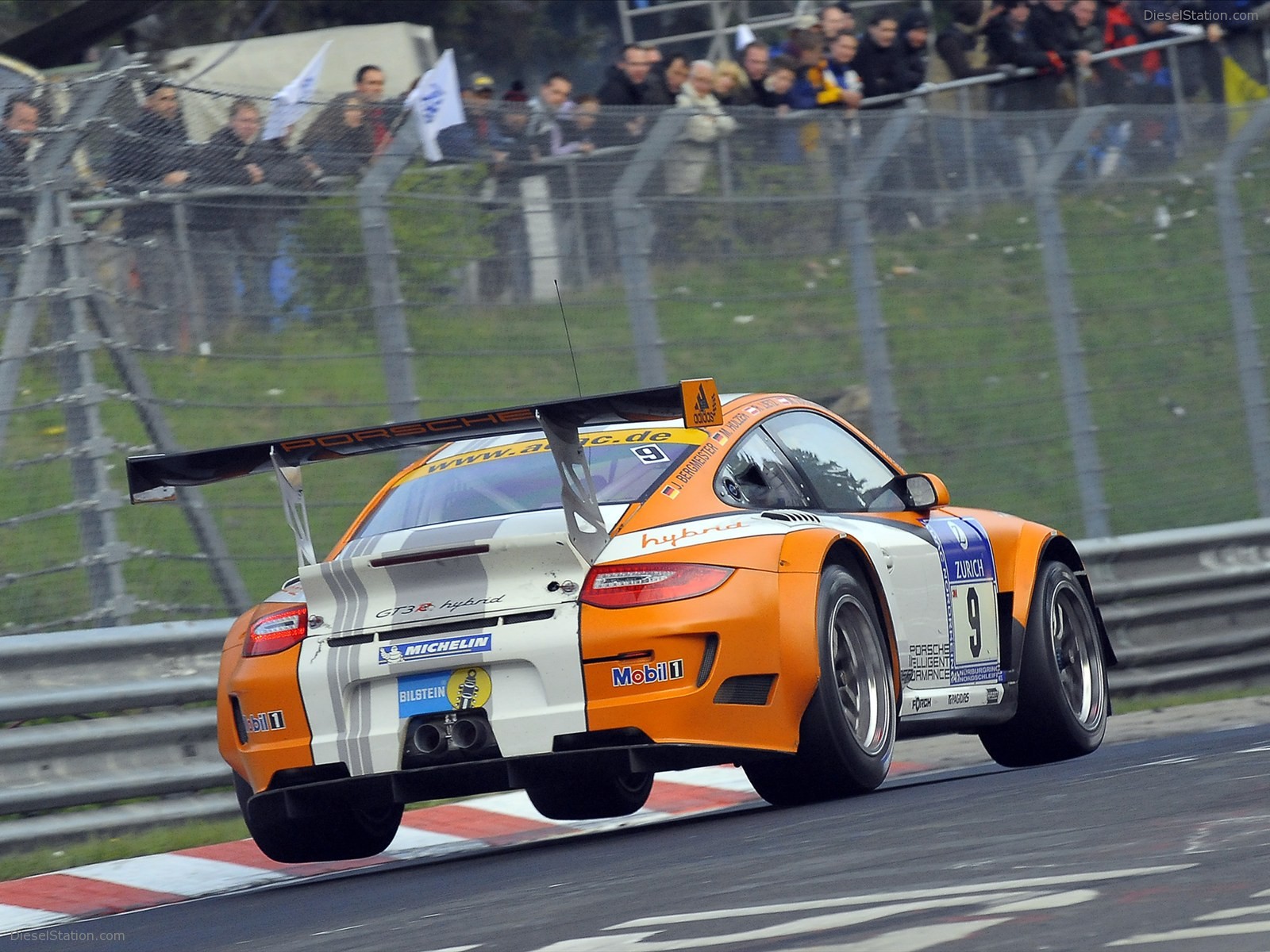 Porsche 911 GT3 R Hybrid at American Le Mans 2010 Porsche 911 GT3 R Hybrid at American Le Mans 2010