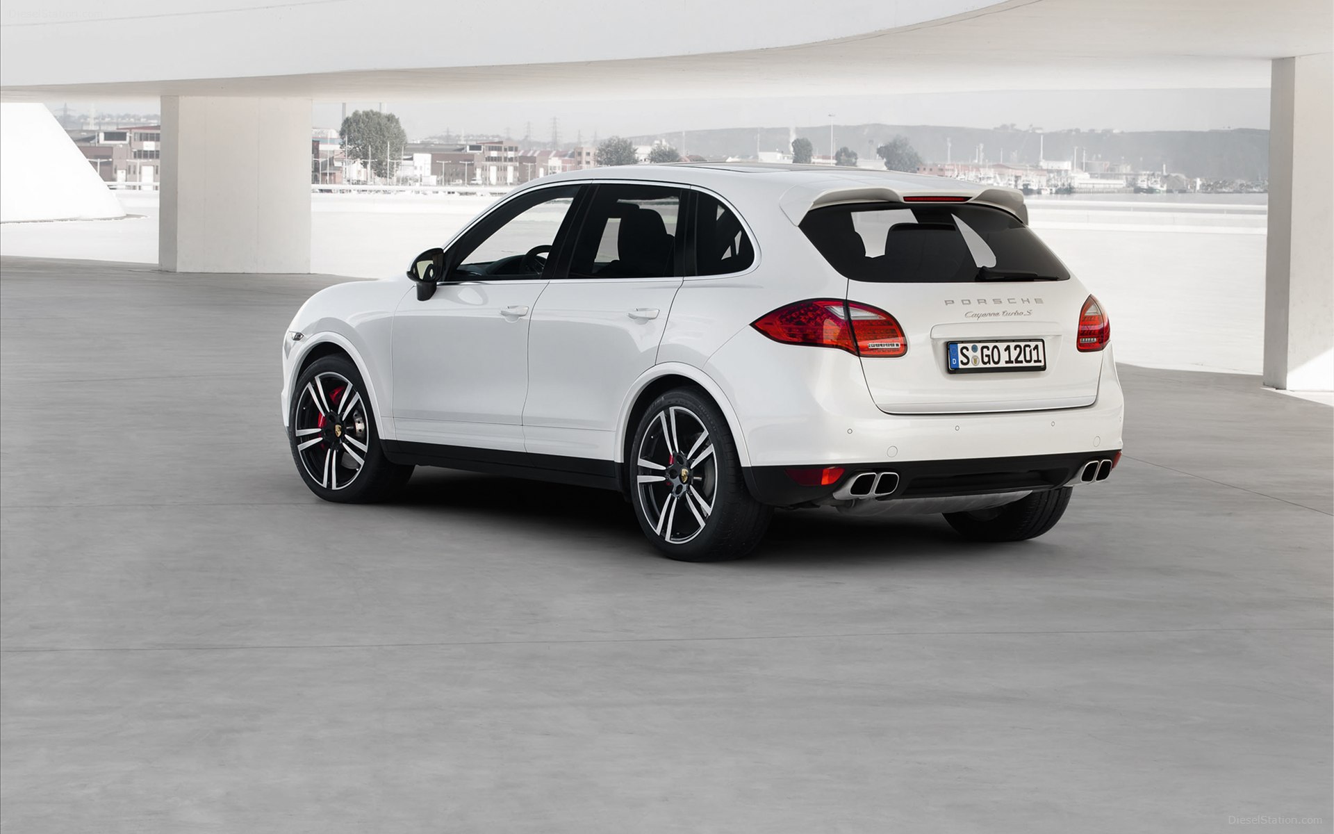 Porsche Cayenne Turbo S 2013