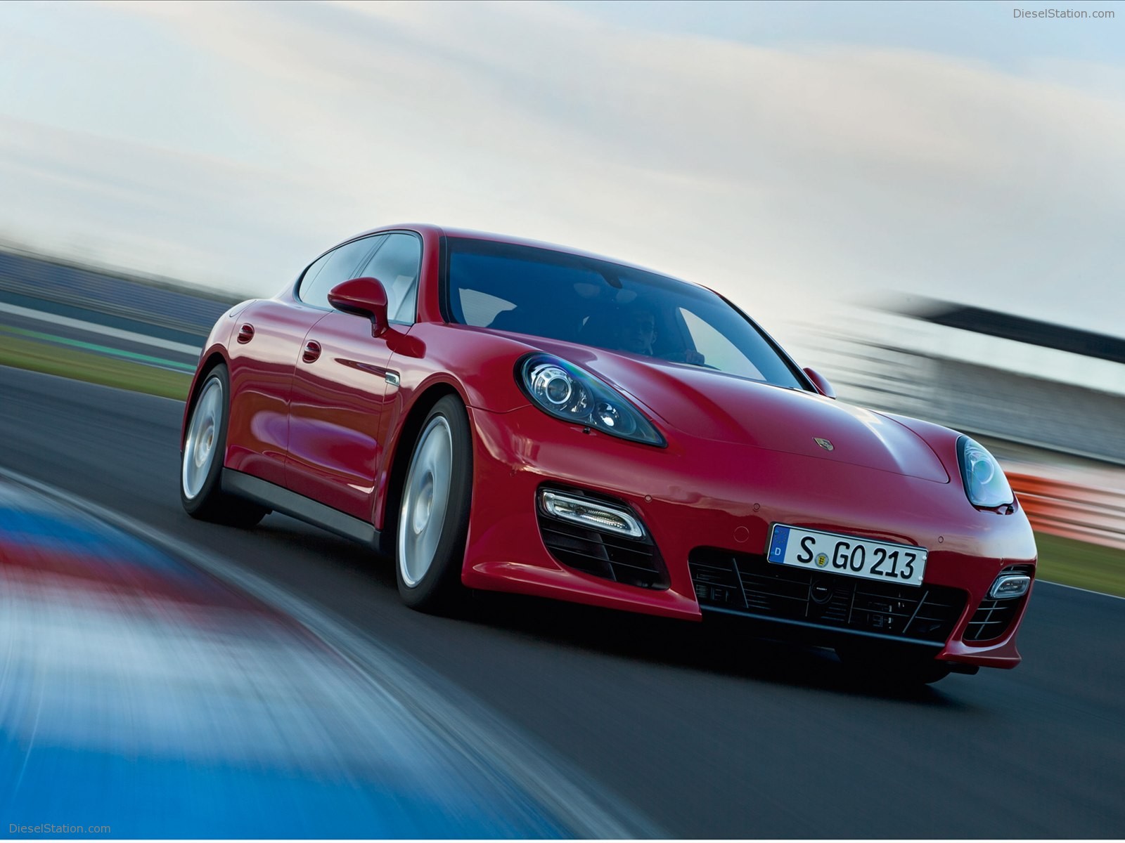 Porsche Panamera GTS 2012