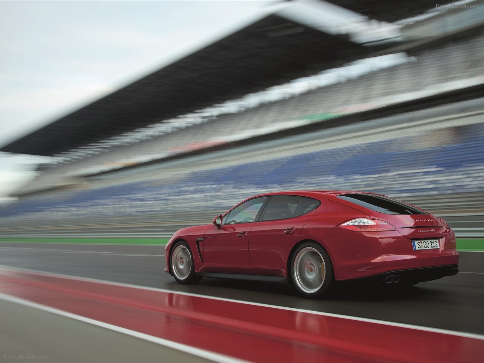 Porsche Panamera GTS 2012
