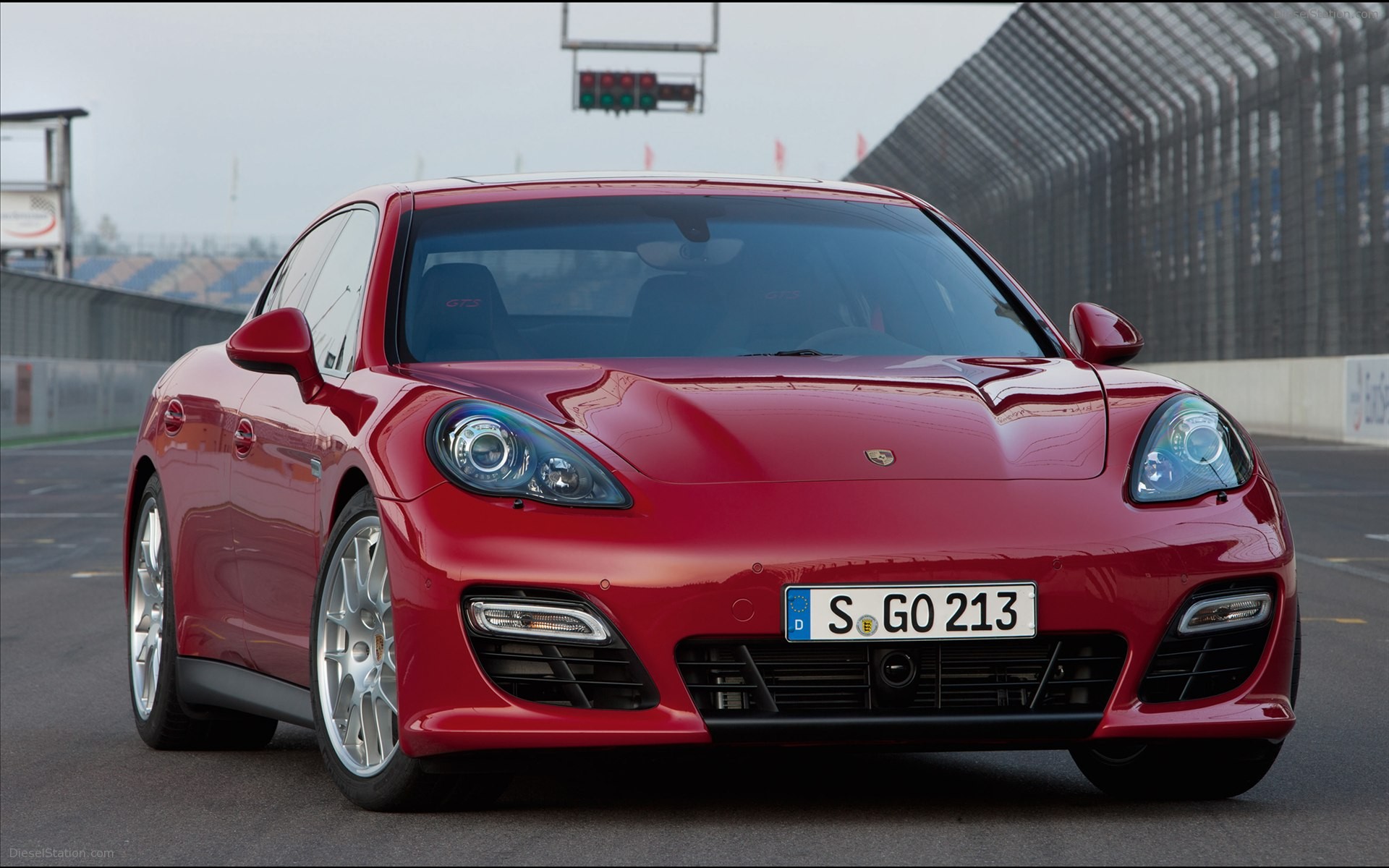 Porsche Panamera GTS 2012