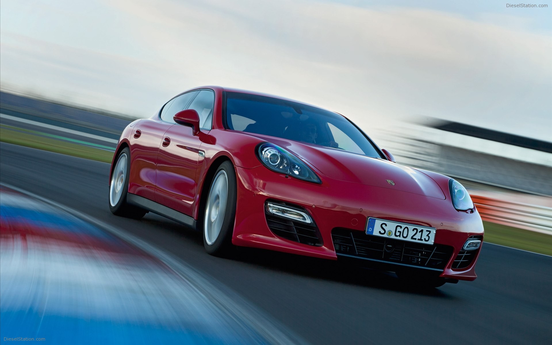 Porsche Panamera GTS 2012