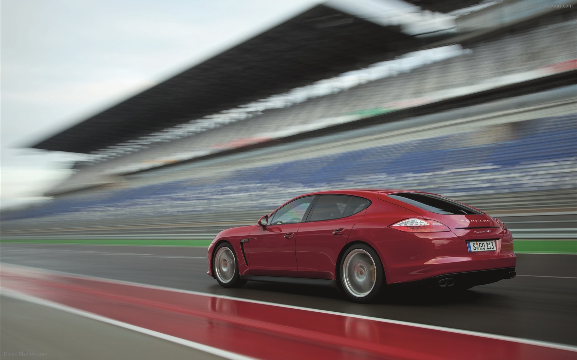 Porsche Panamera GTS 2012