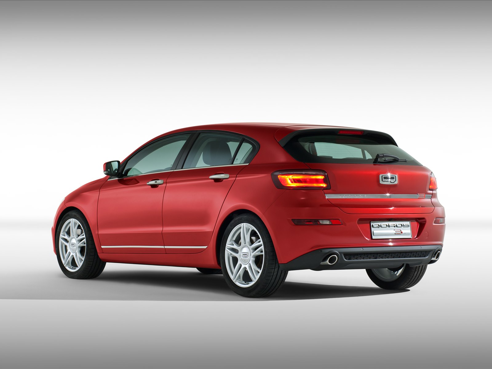 Qoros 3 Hatch 2015