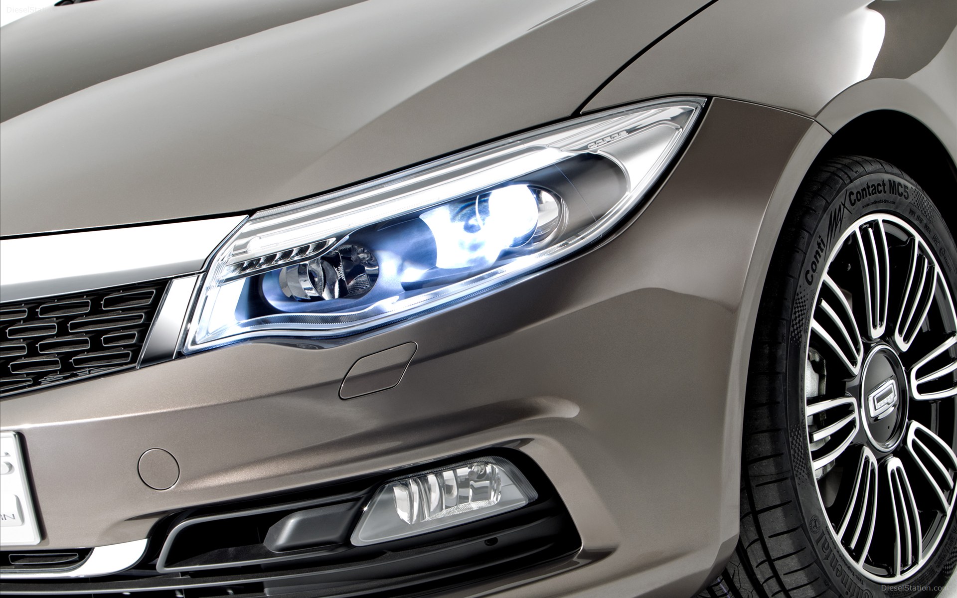 Qoros 3 Sedan 2014
