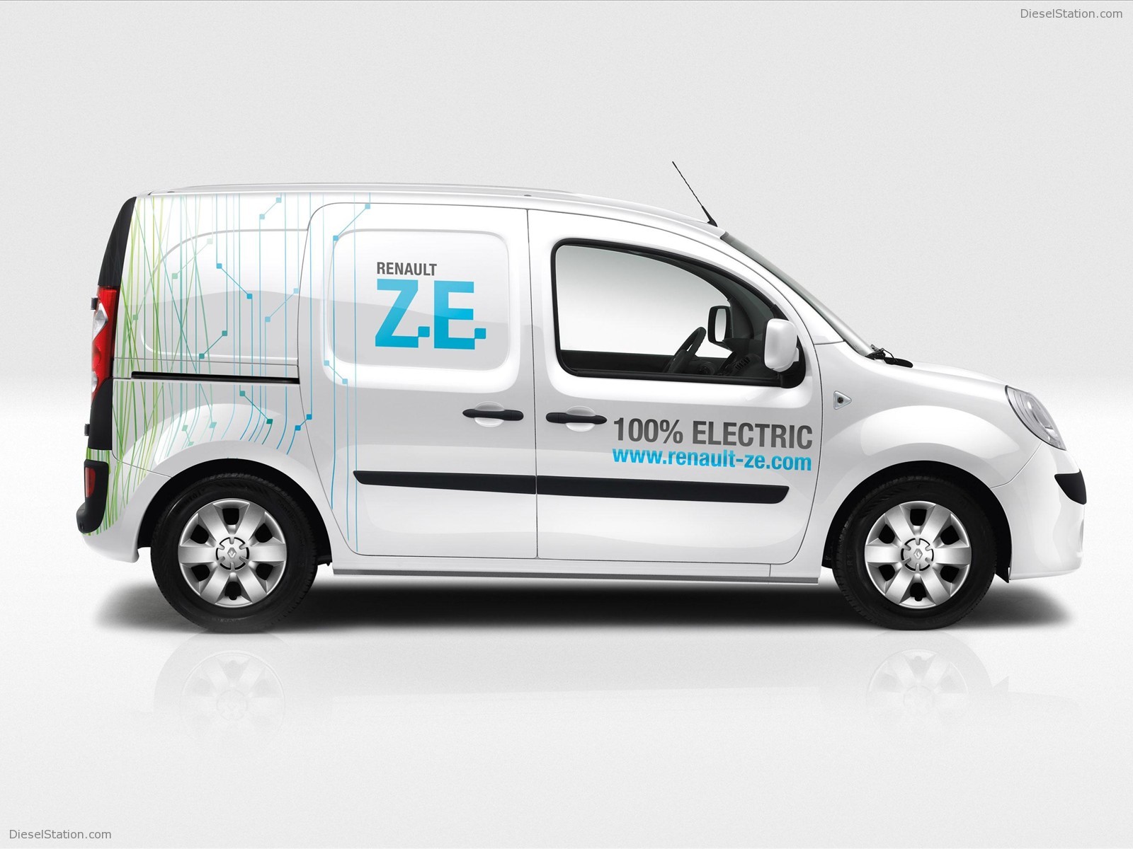 Renault Fluence ZE, Kangoo Express ZE Prototype Preview Renault Fluence ZE, Kangoo Express ZE Prototype Preview
