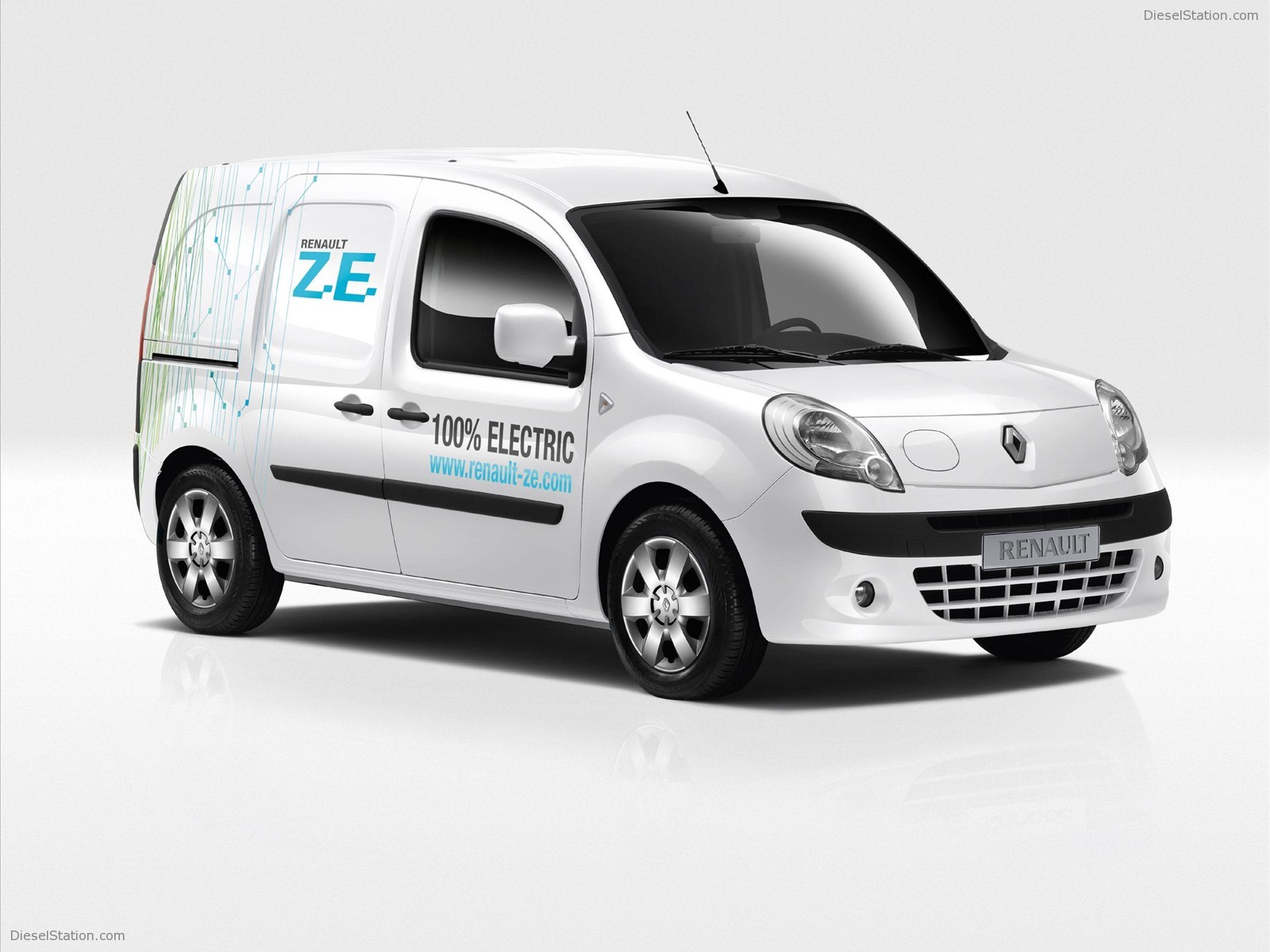 Renault Fluence ZE, Kangoo Express ZE Prototype Preview Renault Fluence ZE, Kangoo Express ZE Prototype Preview