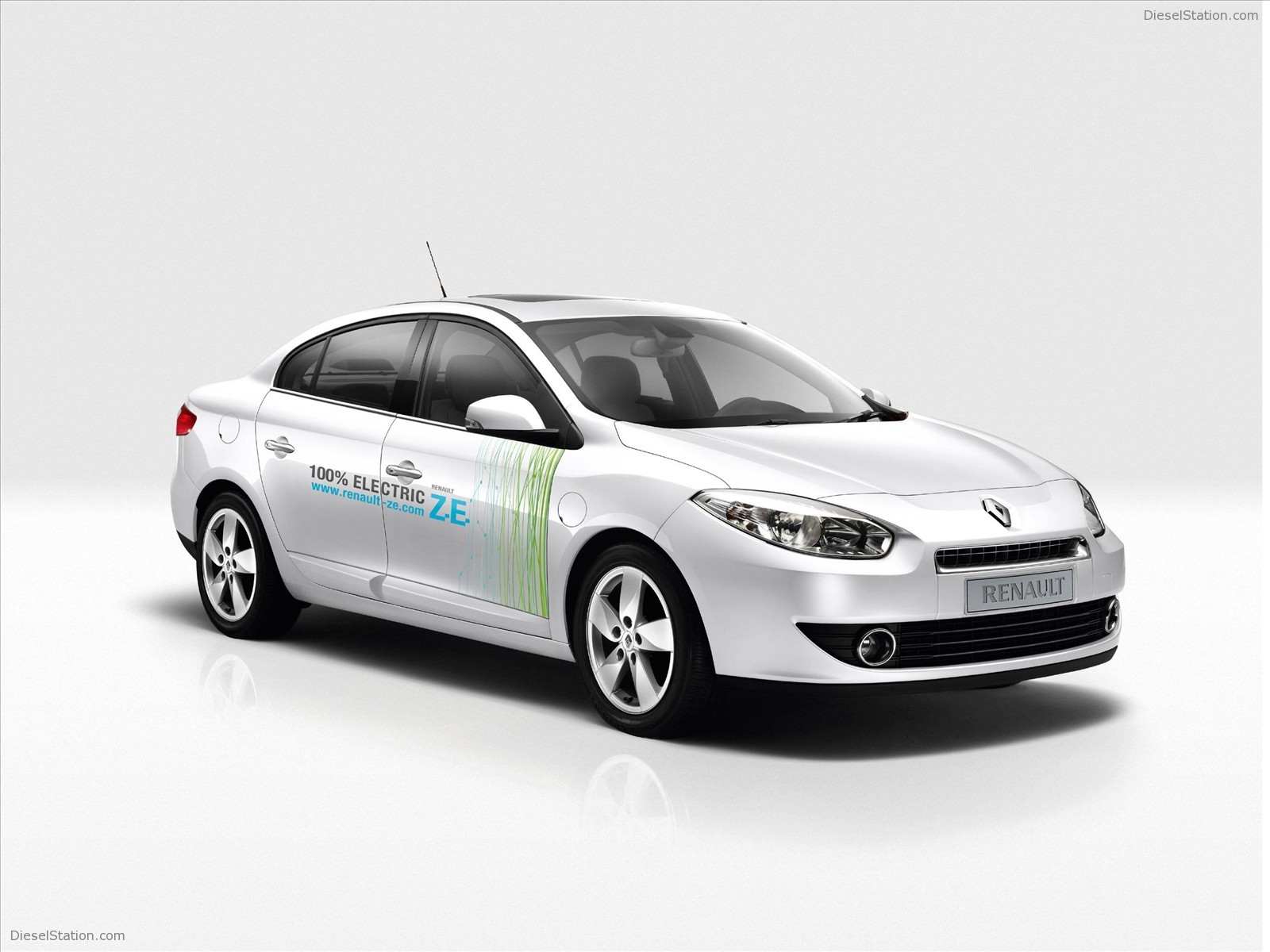 Renault Fluence ZE, Kangoo Express ZE Prototype Preview