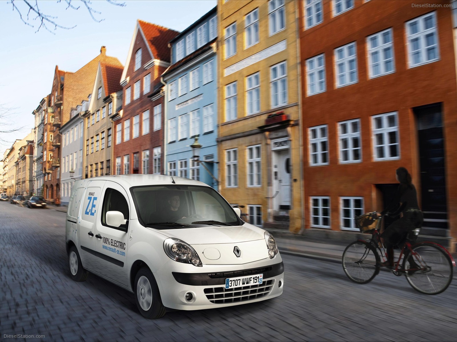 Renault Fluence ZE, Kangoo Express ZE Prototype Preview Renault Fluence ZE, Kangoo Express ZE Prototype Preview