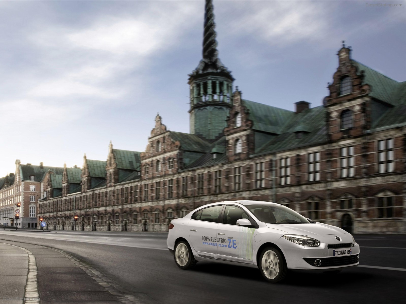 Renault Fluence ZE, Kangoo Express ZE Prototype Preview Renault Fluence ZE, Kangoo Express ZE Prototype Preview