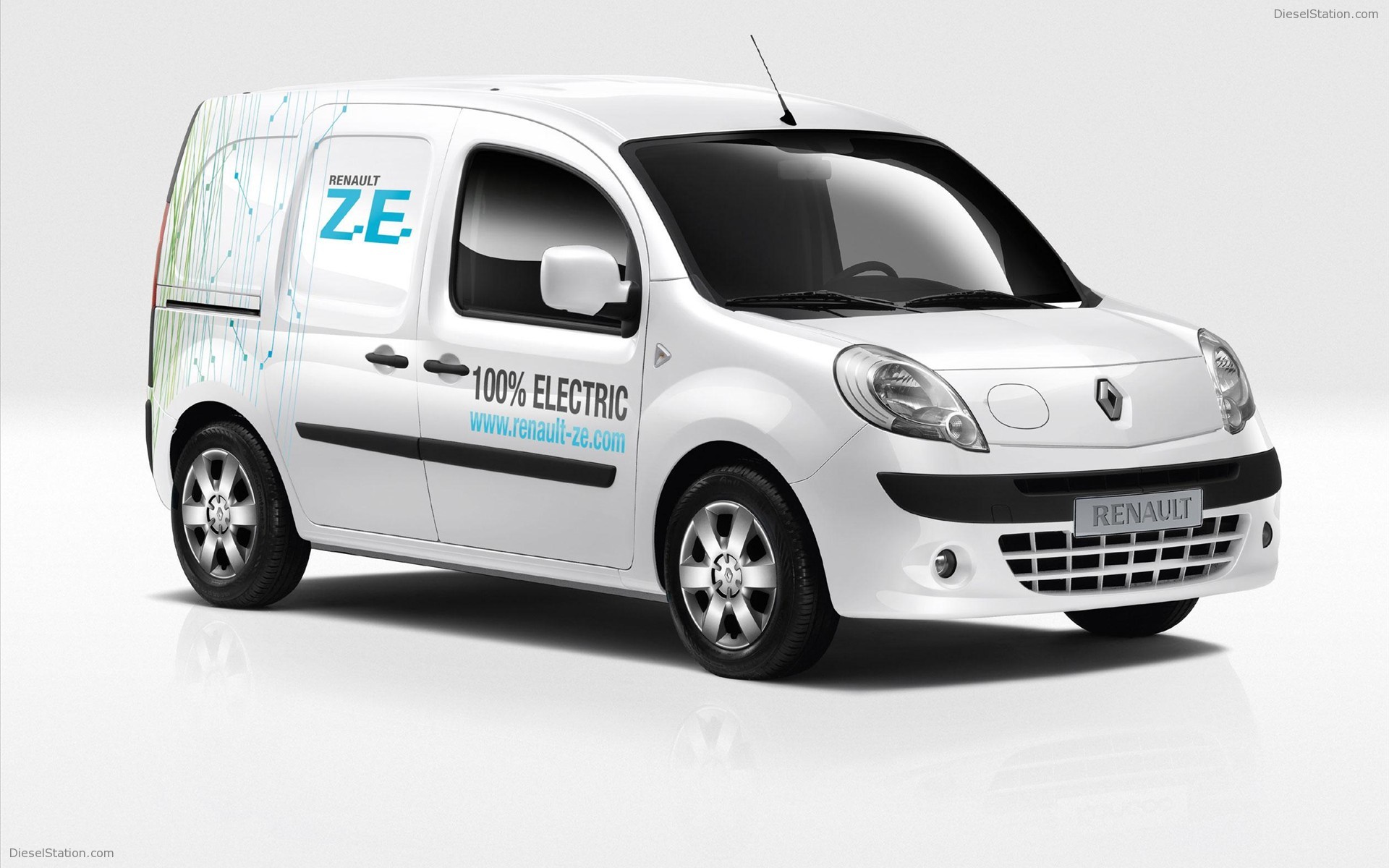 Renault Fluence ZE, Kangoo Express ZE Prototype Preview Renault Fluence ZE, Kangoo Express ZE Prototype Preview