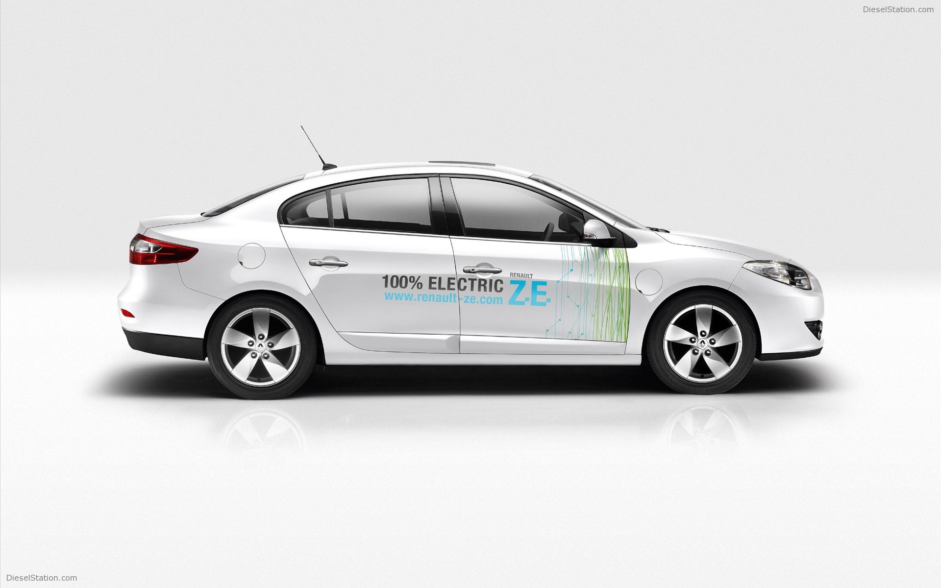 Renault Fluence ZE, Kangoo Express ZE Prototype Preview Renault Fluence ZE, Kangoo Express ZE Prototype Preview