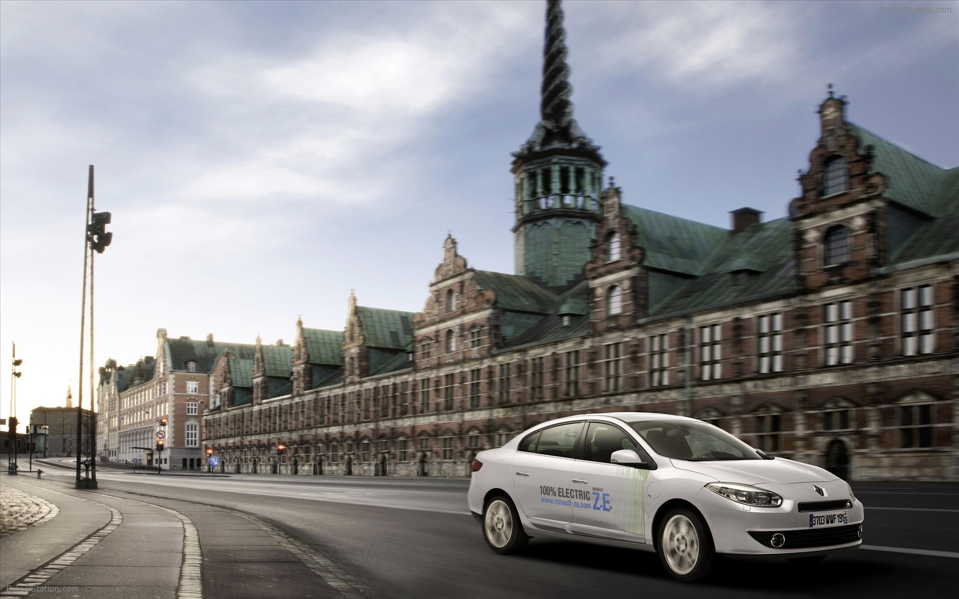Renault Fluence ZE, Kangoo Express ZE Prototype Preview Renault Fluence ZE, Kangoo Express ZE Prototype Preview