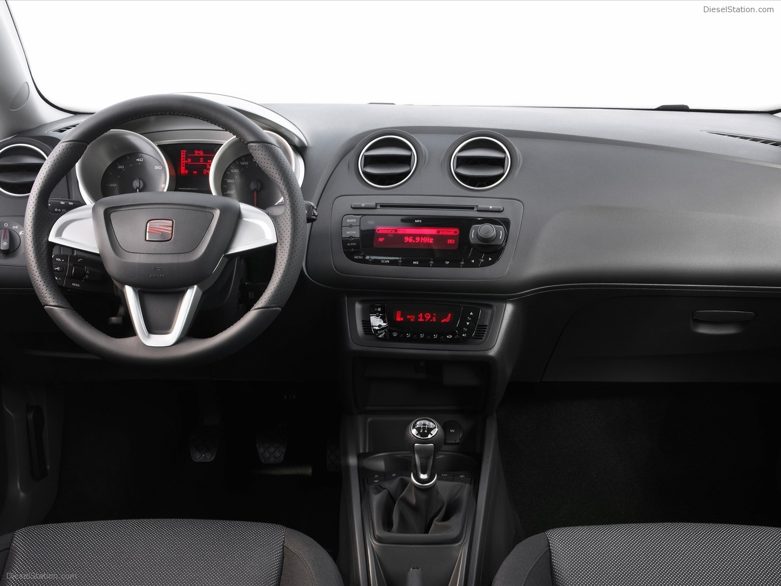 IBIZA SEAT'S SPORTY SUPERMINI CELEBRATES 25 YEARS IBIZA SEAT'S SPORTY SUPERMINI CELEBRATES 25 YEARS