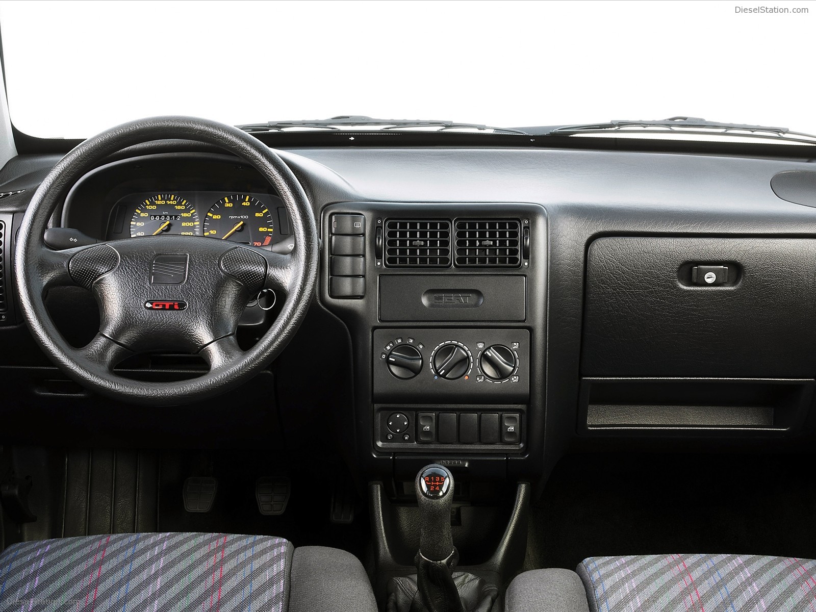 IBIZA SEAT'S SPORTY SUPERMINI CELEBRATES 25 YEARS