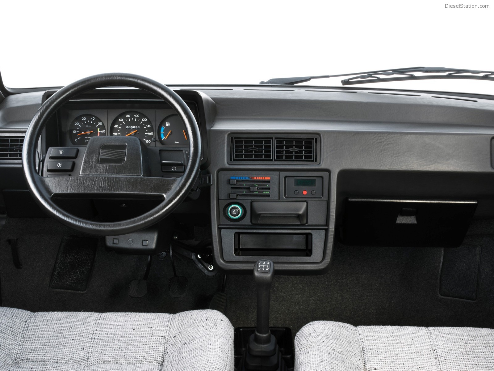 IBIZA SEAT'S SPORTY SUPERMINI CELEBRATES 25 YEARS