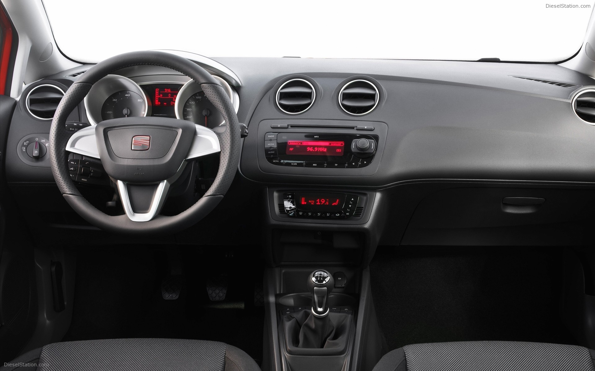 IBIZA SEAT'S SPORTY SUPERMINI CELEBRATES 25 YEARS