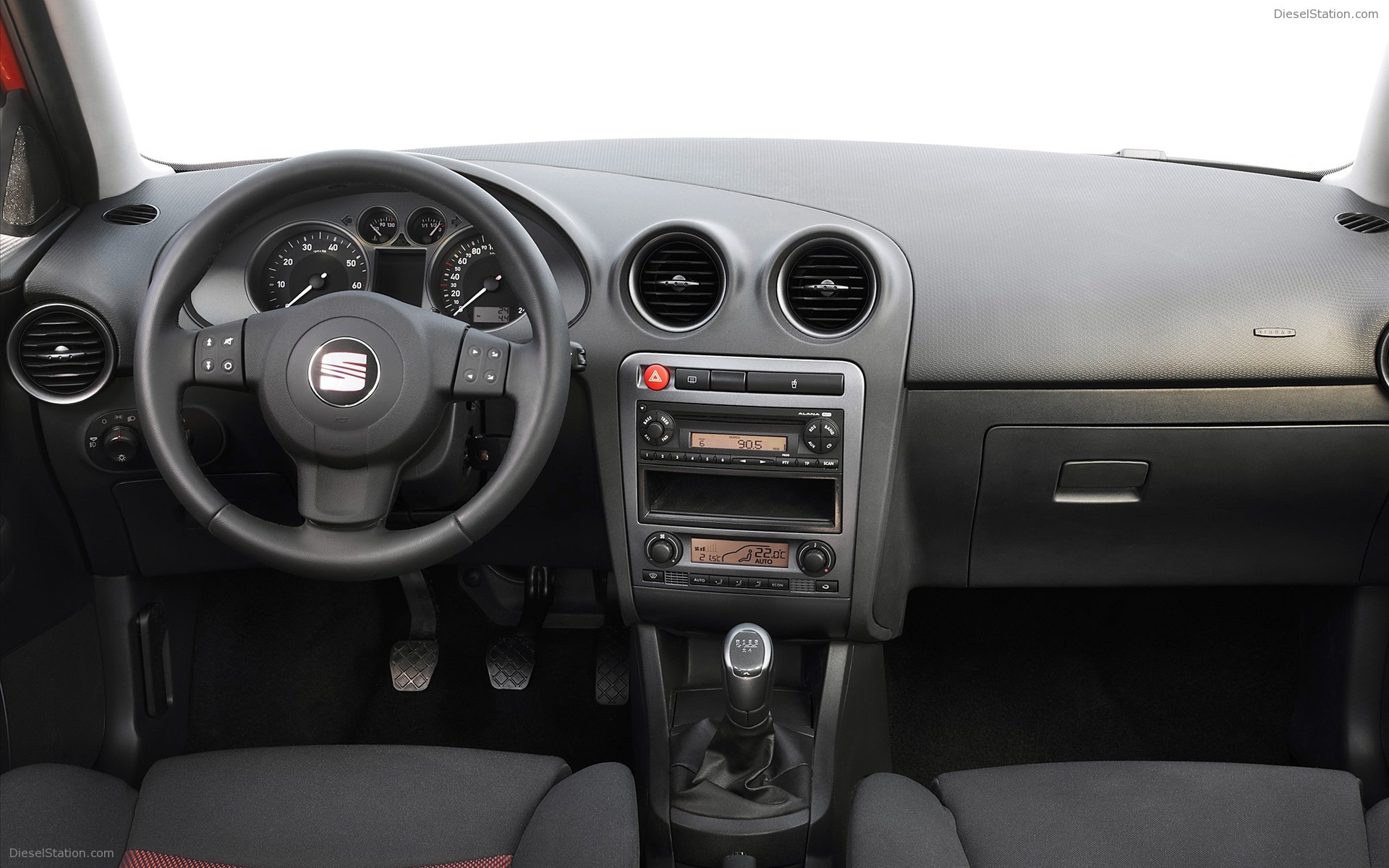 IBIZA SEAT'S SPORTY SUPERMINI CELEBRATES 25 YEARS IBIZA SEAT'S SPORTY SUPERMINI CELEBRATES 25 YEARS