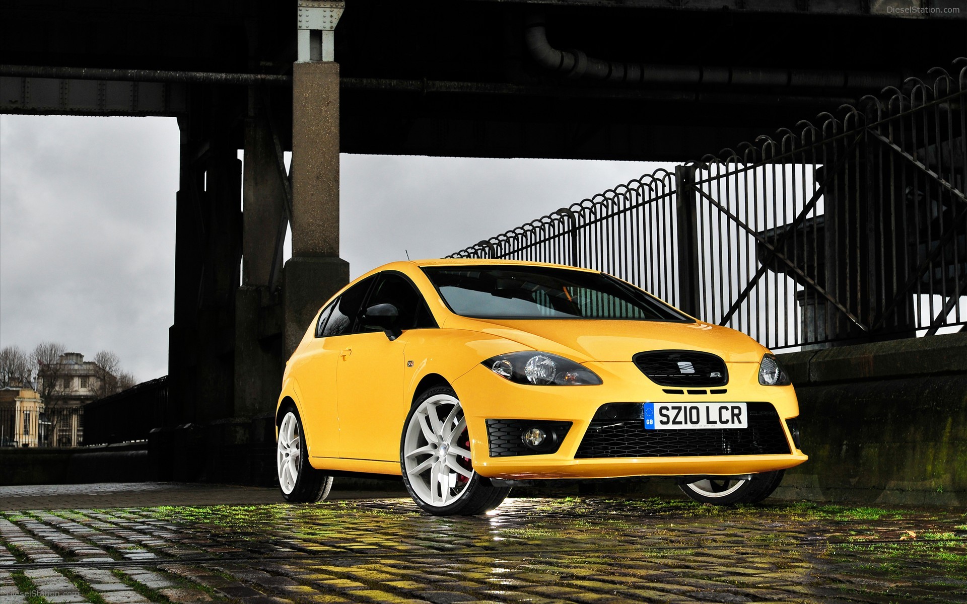 SEAT Leon Cupra R 2011