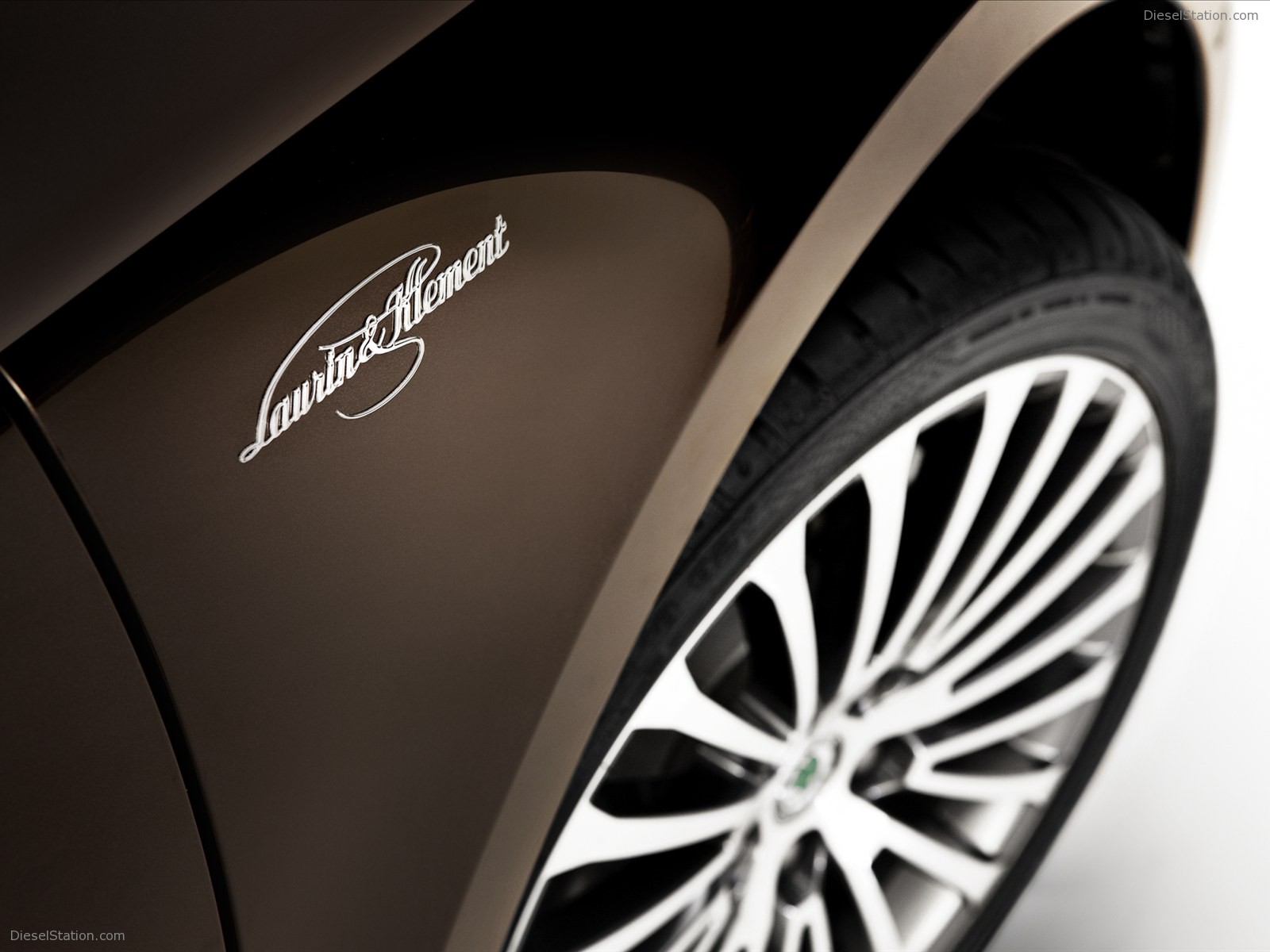 Skoda Superb Combi - Laurin & Klement Design Package Skoda Superb Combi - Laurin & Klement Design Package