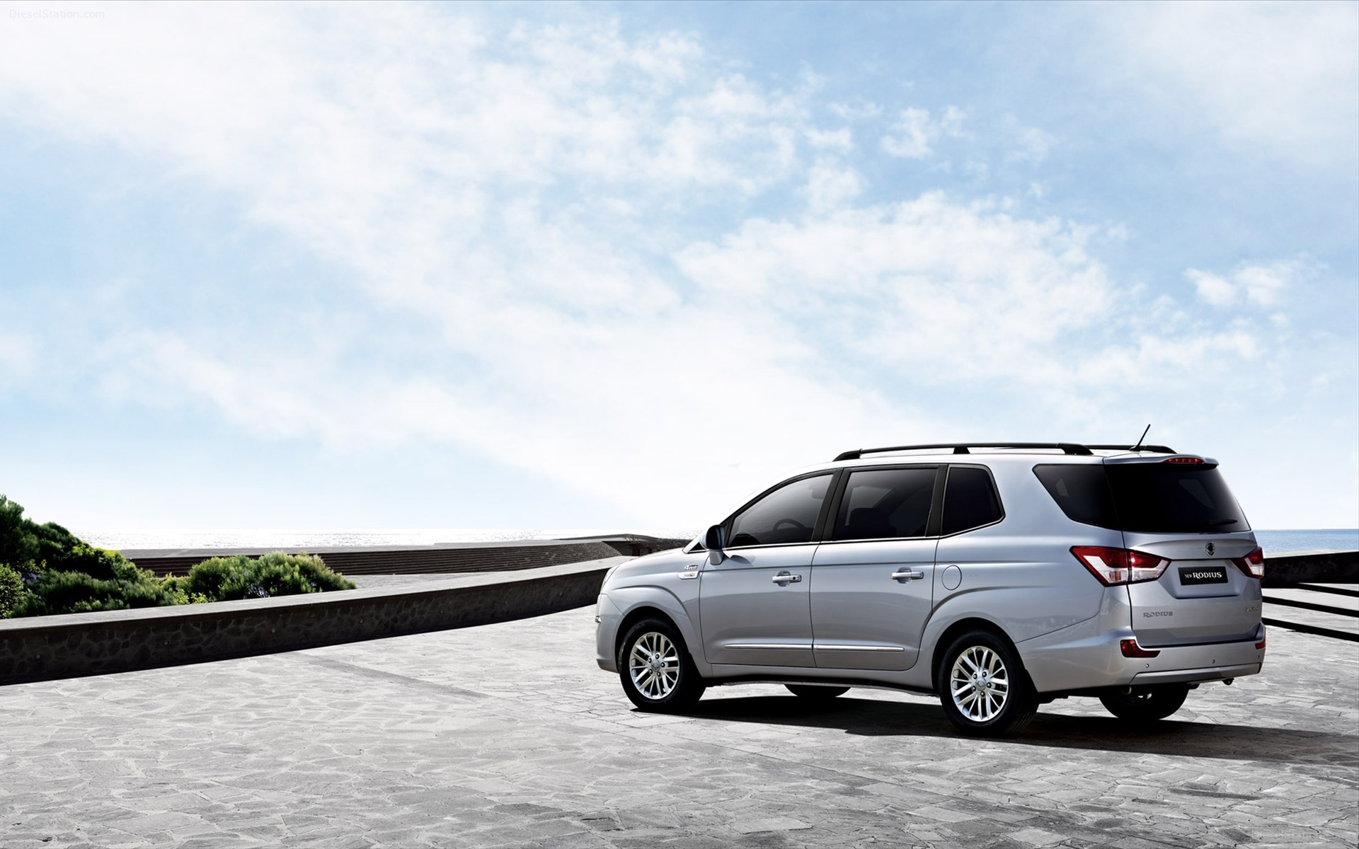 SsangYong Rodius MPV 2014