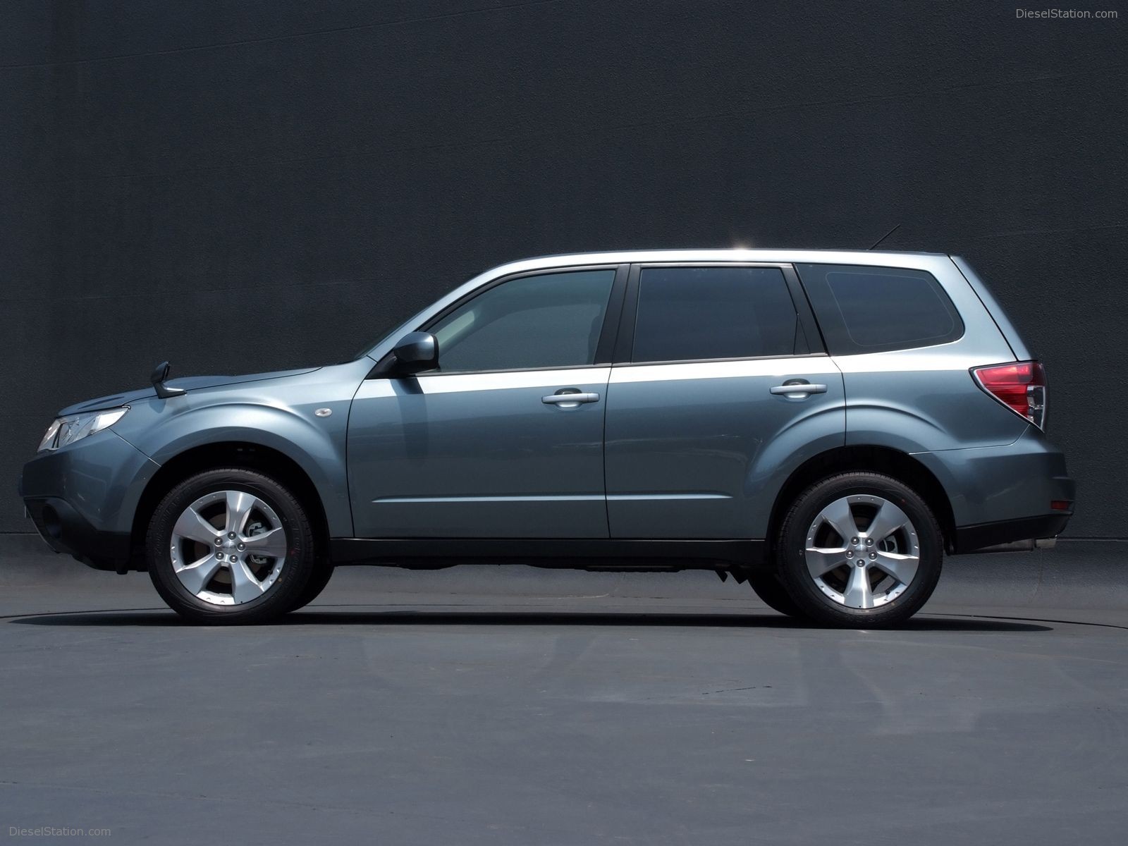 Subaru Forester 2009 Wallpapers