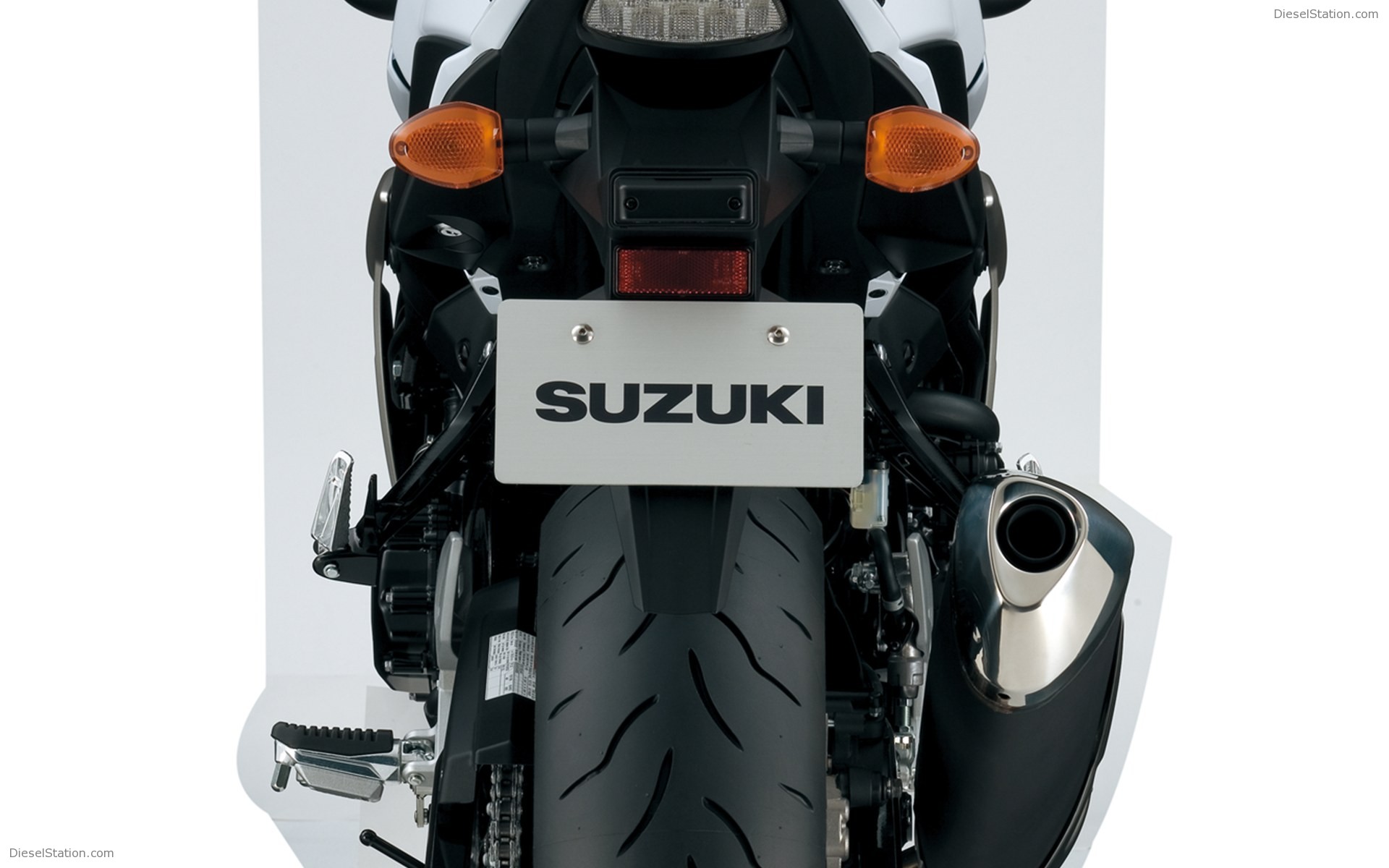 Suzuki GSR750 2011