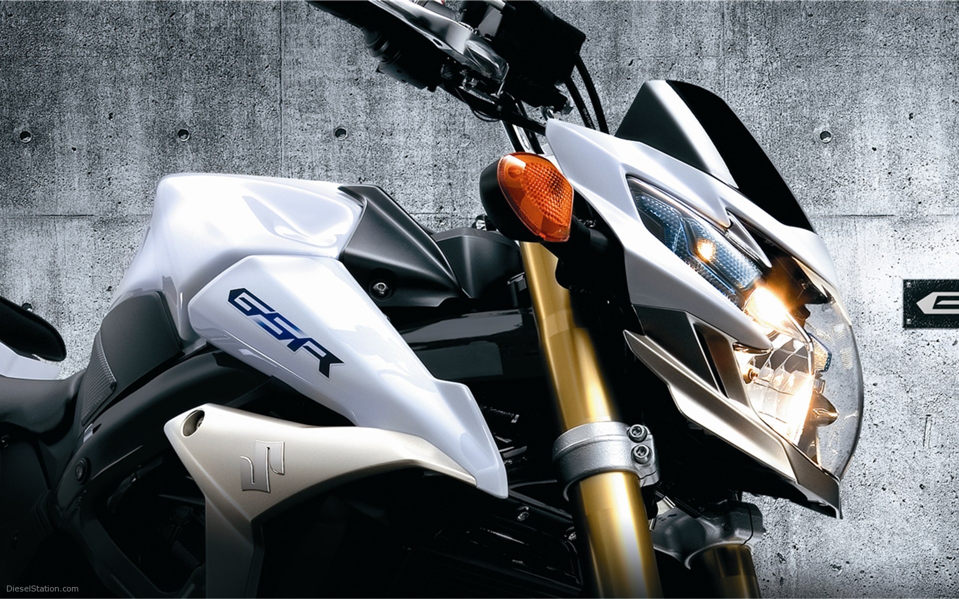 Suzuki GSR750 2011