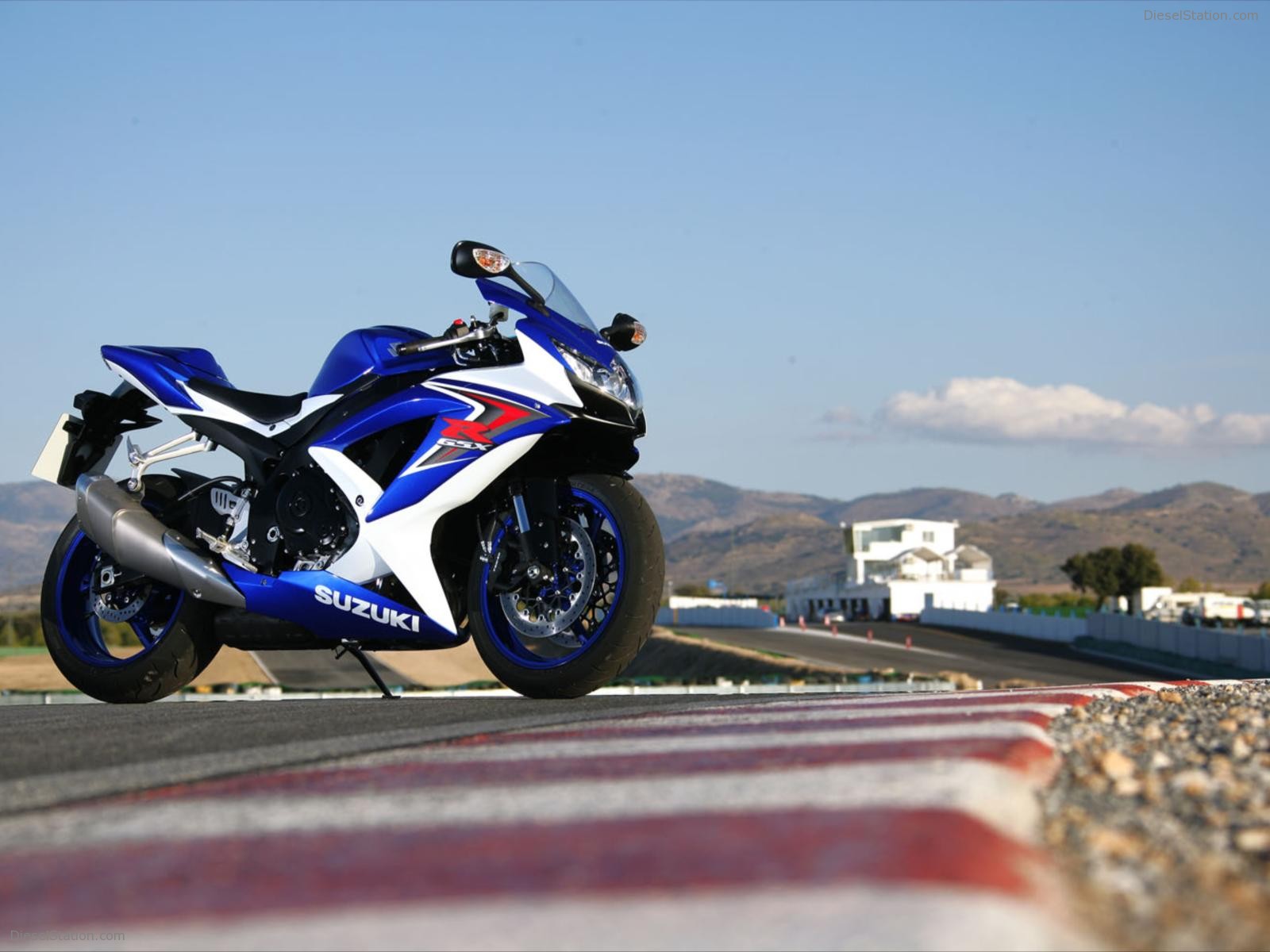 Suzuki GSX R750 K9