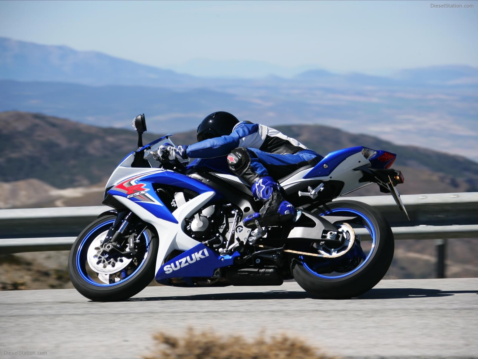 Suzuki GSX R750 K9