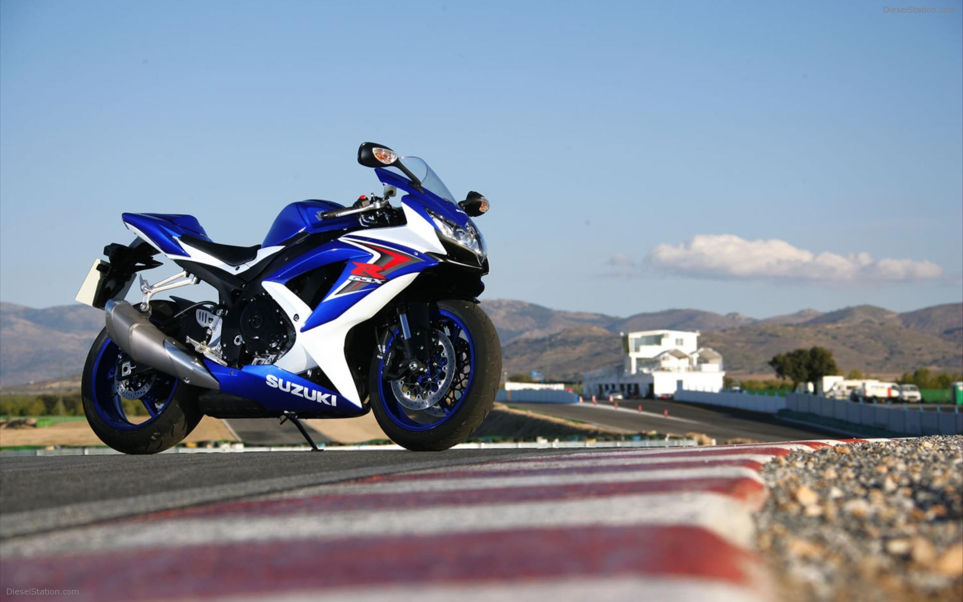 Suzuki GSX R750 K9