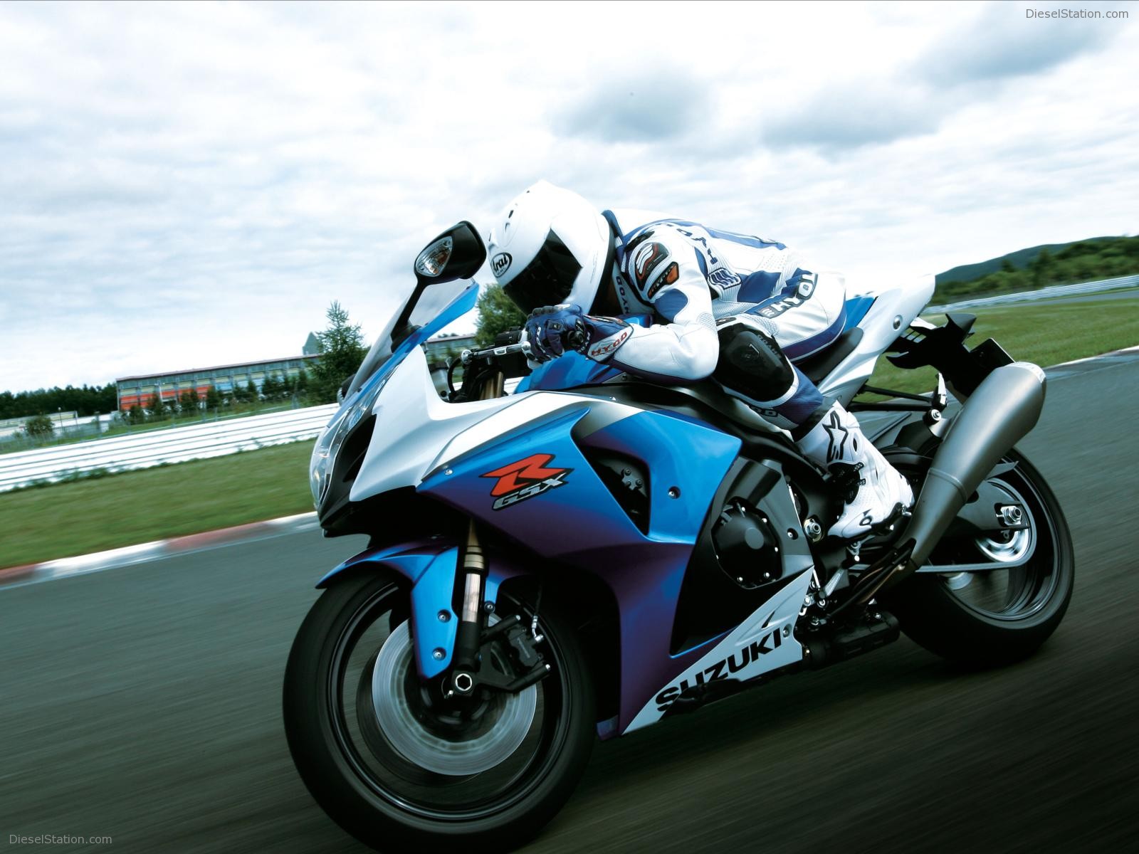 Suzuki GSX R1000 Bike Pics