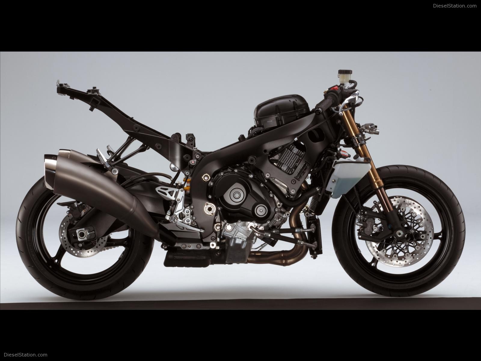 Suzuki GSX R1000 Bike Pics