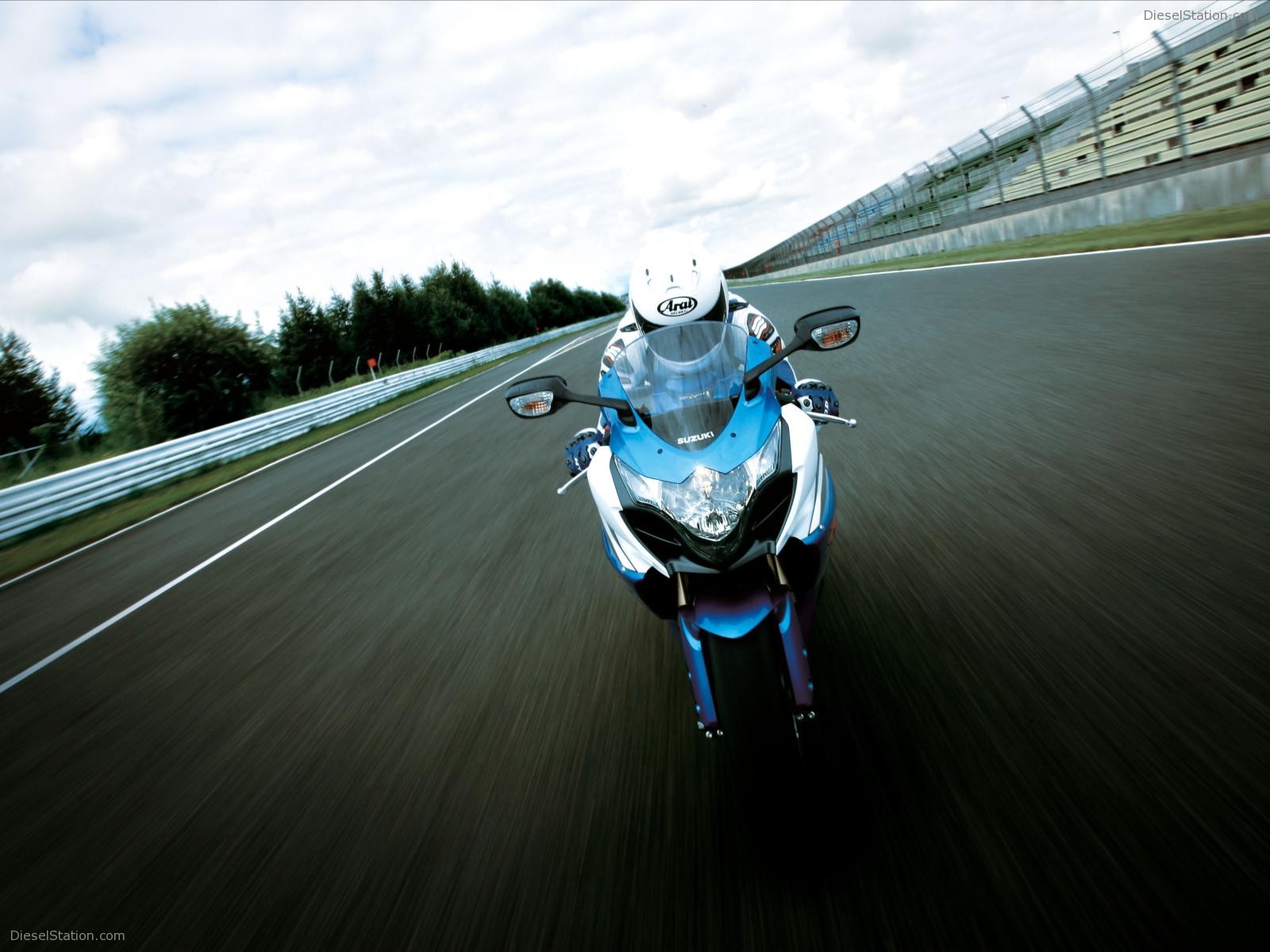 Suzuki GSX R1000 Bike Pics