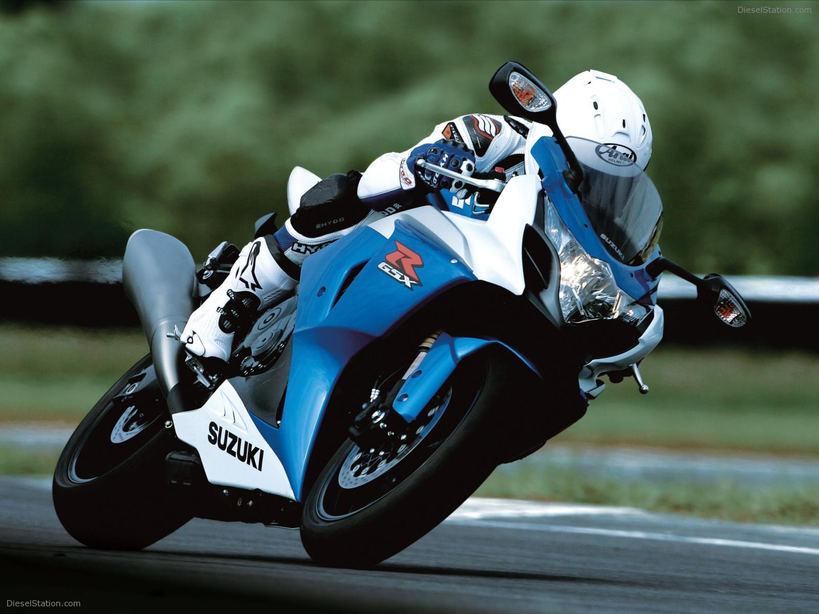 Suzuki GSX R1000 Bike Pics