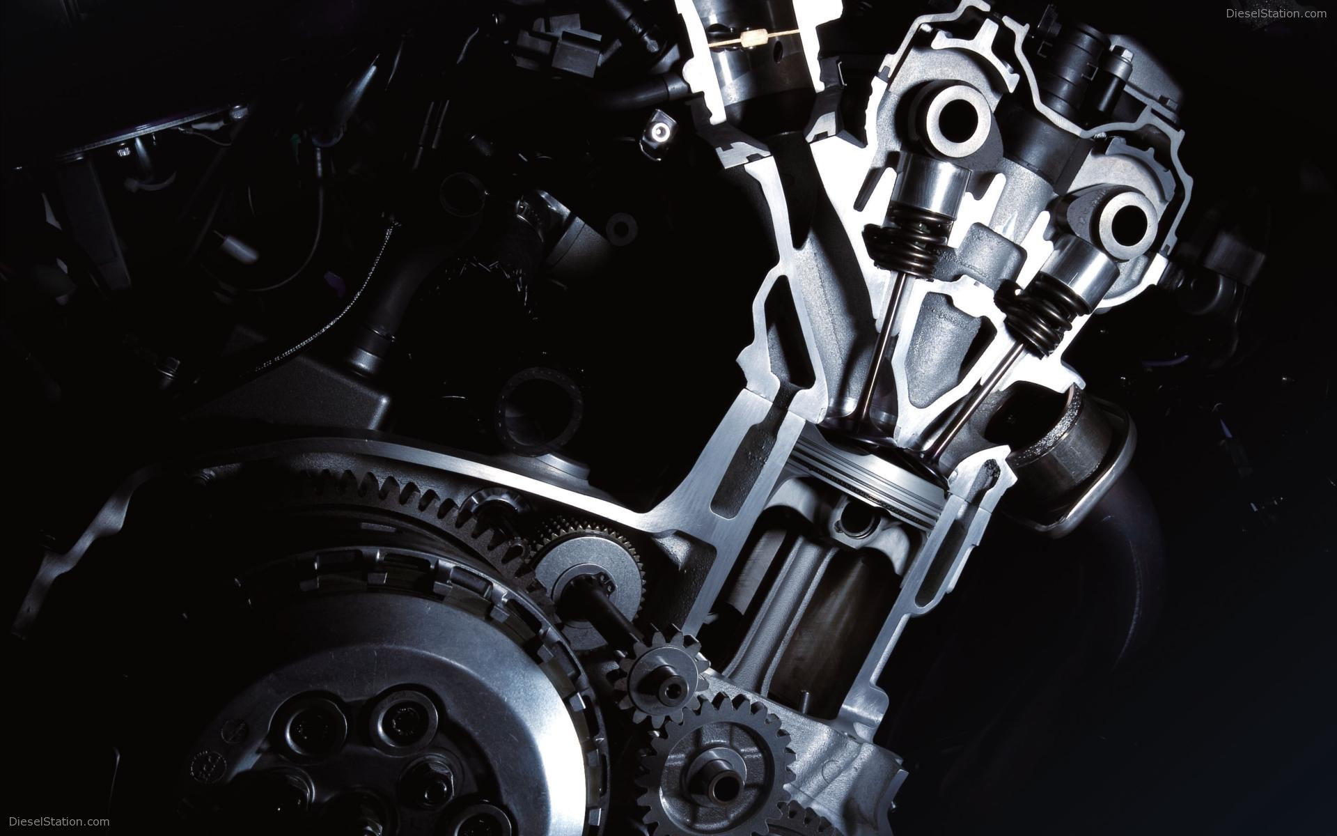 Suzuki GSX R1000 Bike Pics