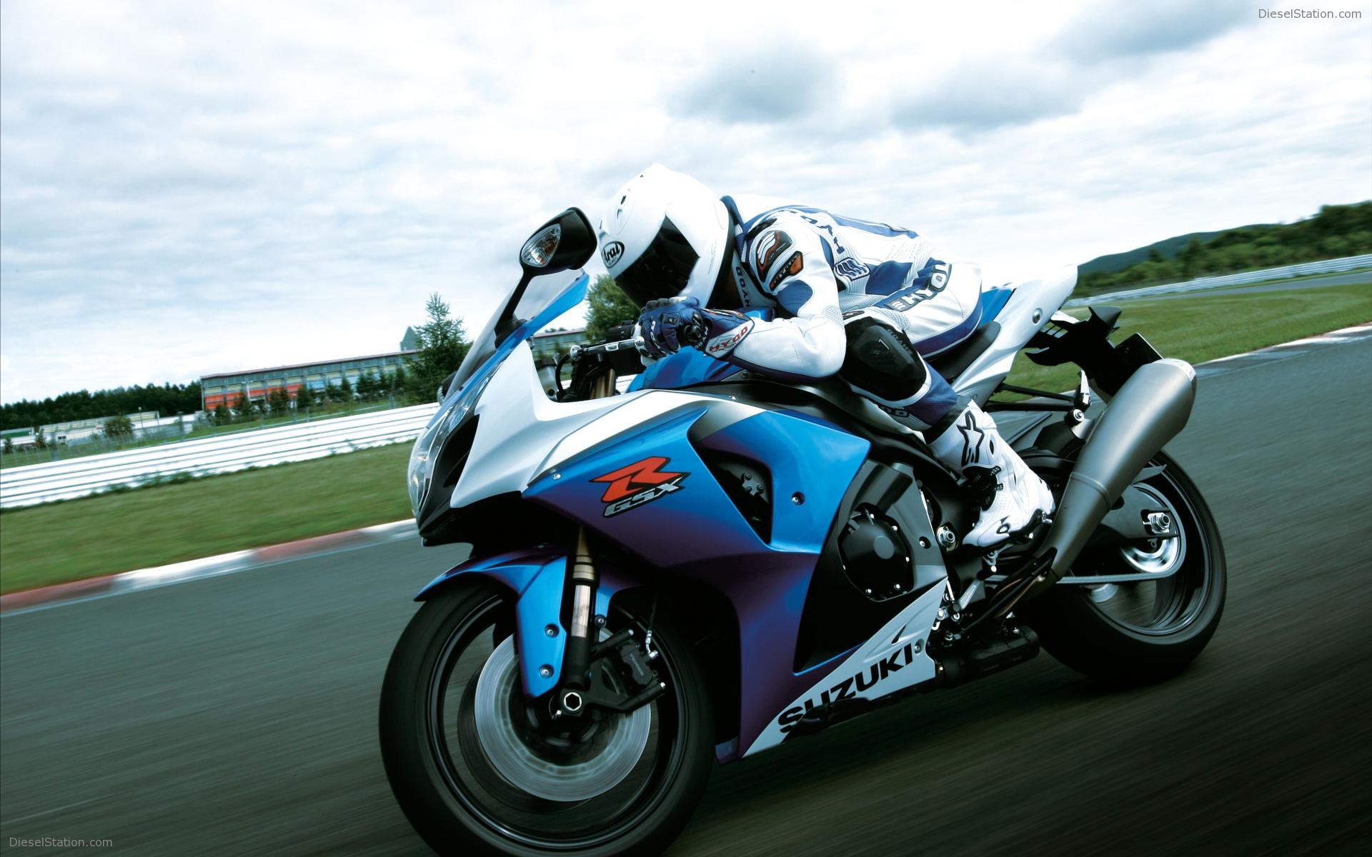 Suzuki GSX R1000 Bike Pics